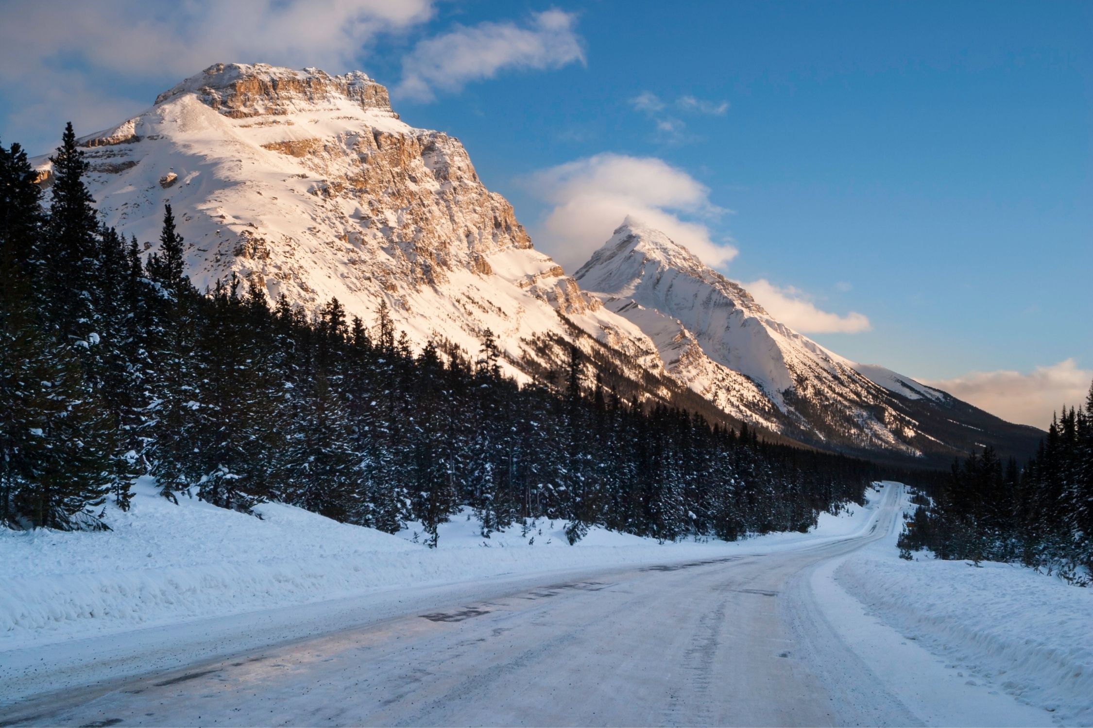 Icefields Parkway Winter Snowy Road