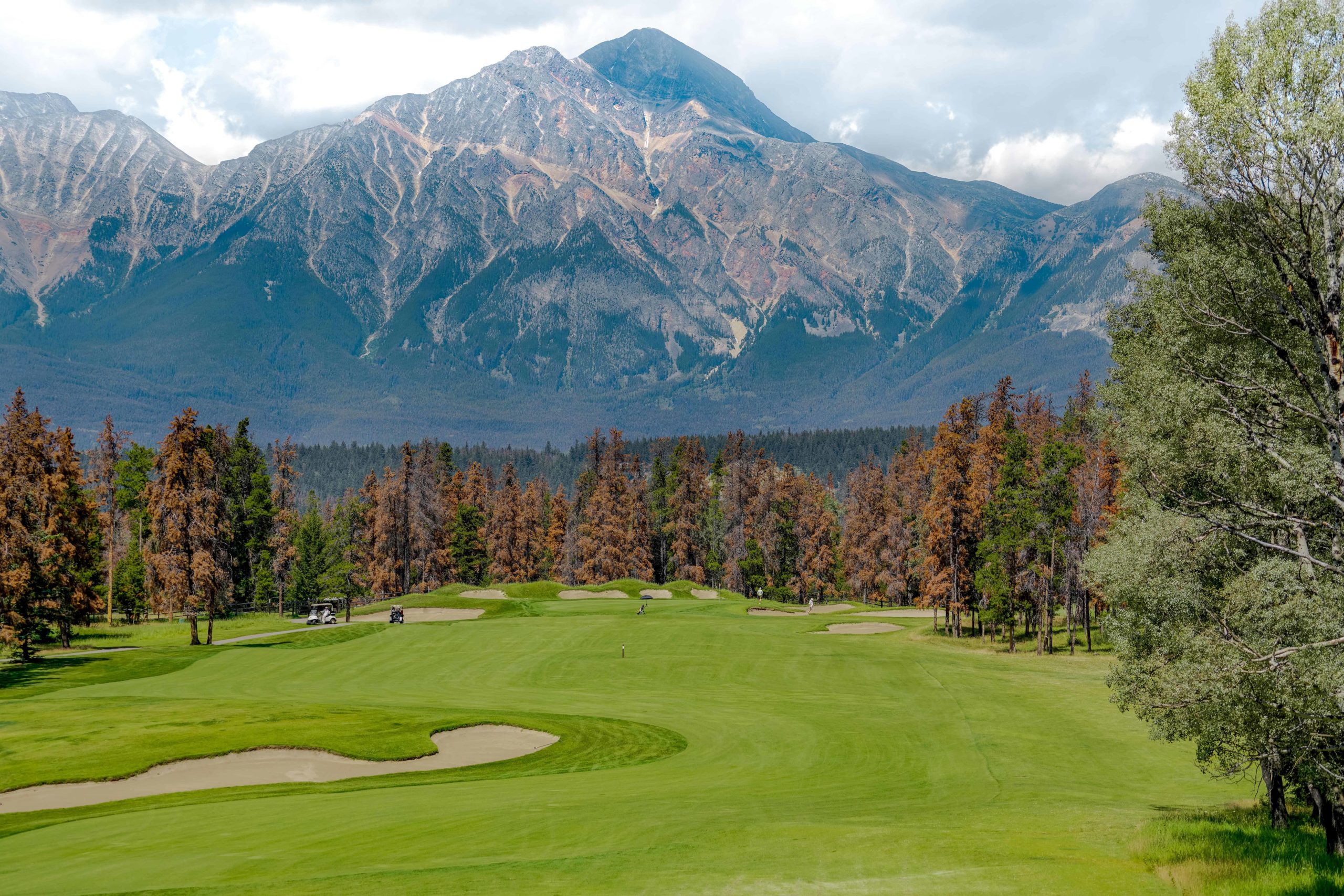 The Fairmont Jasper Park Golf Course is a great thing to do in Jasper for the eager golfer