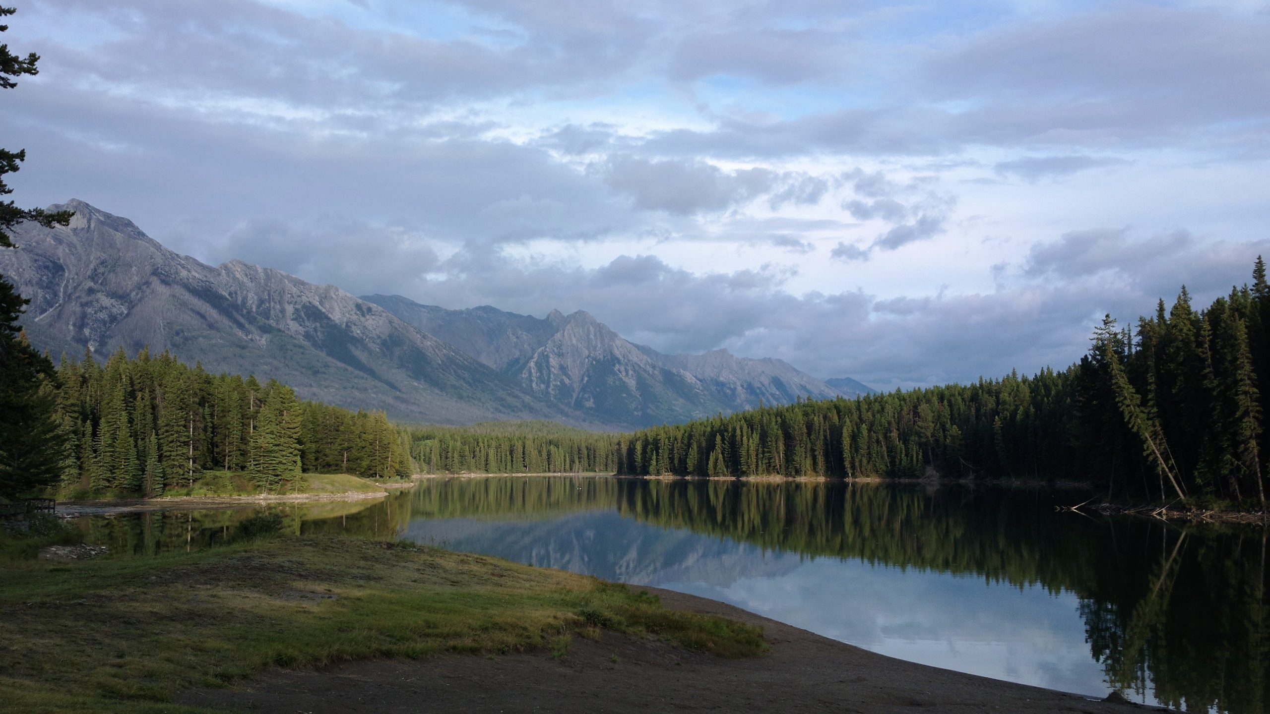 Johnson-Lake-Banff-National-Park