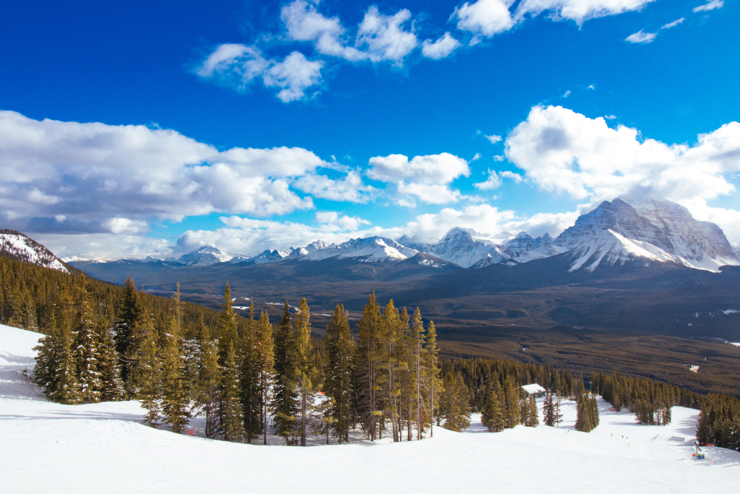 Lake-Louise-Ski-Resort-View-Banff