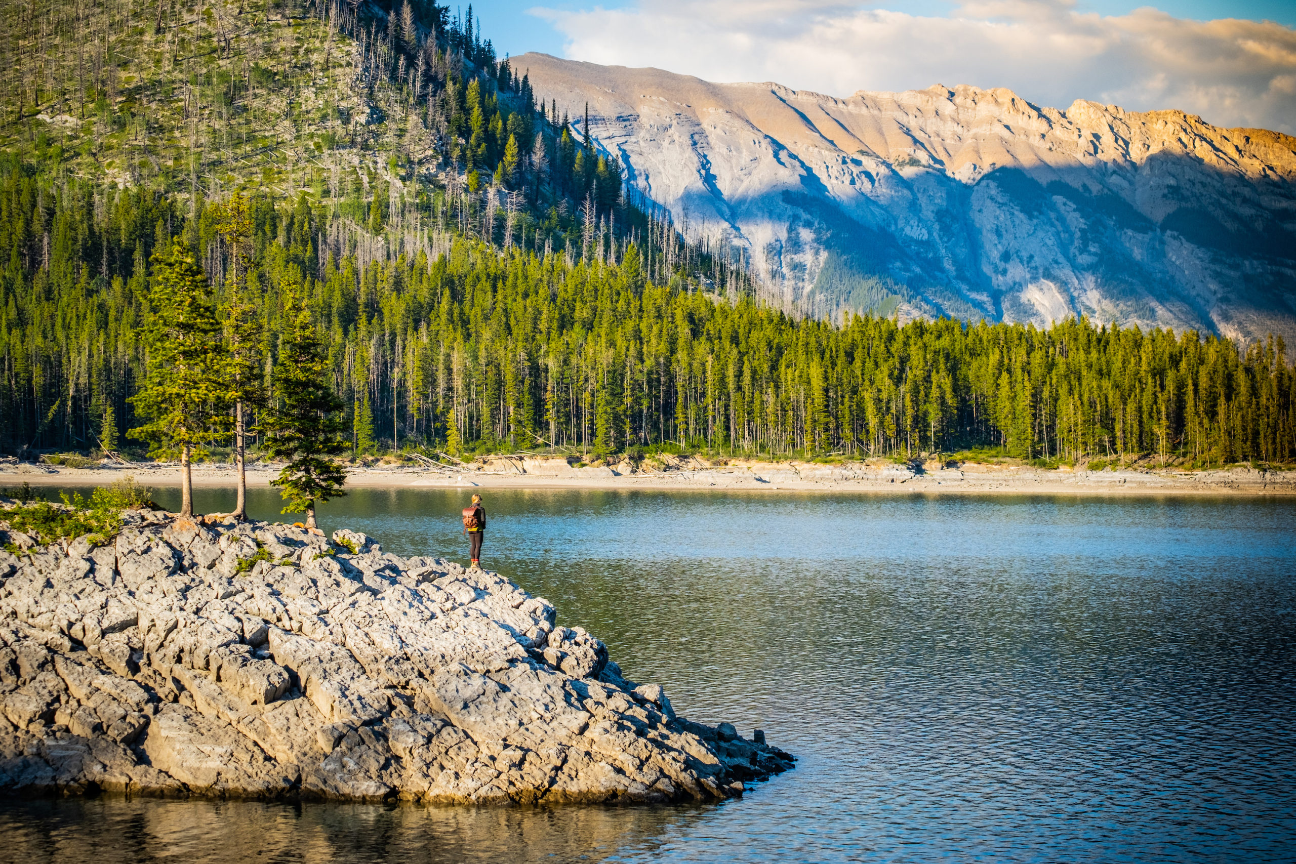 lake minnewanka lakeside