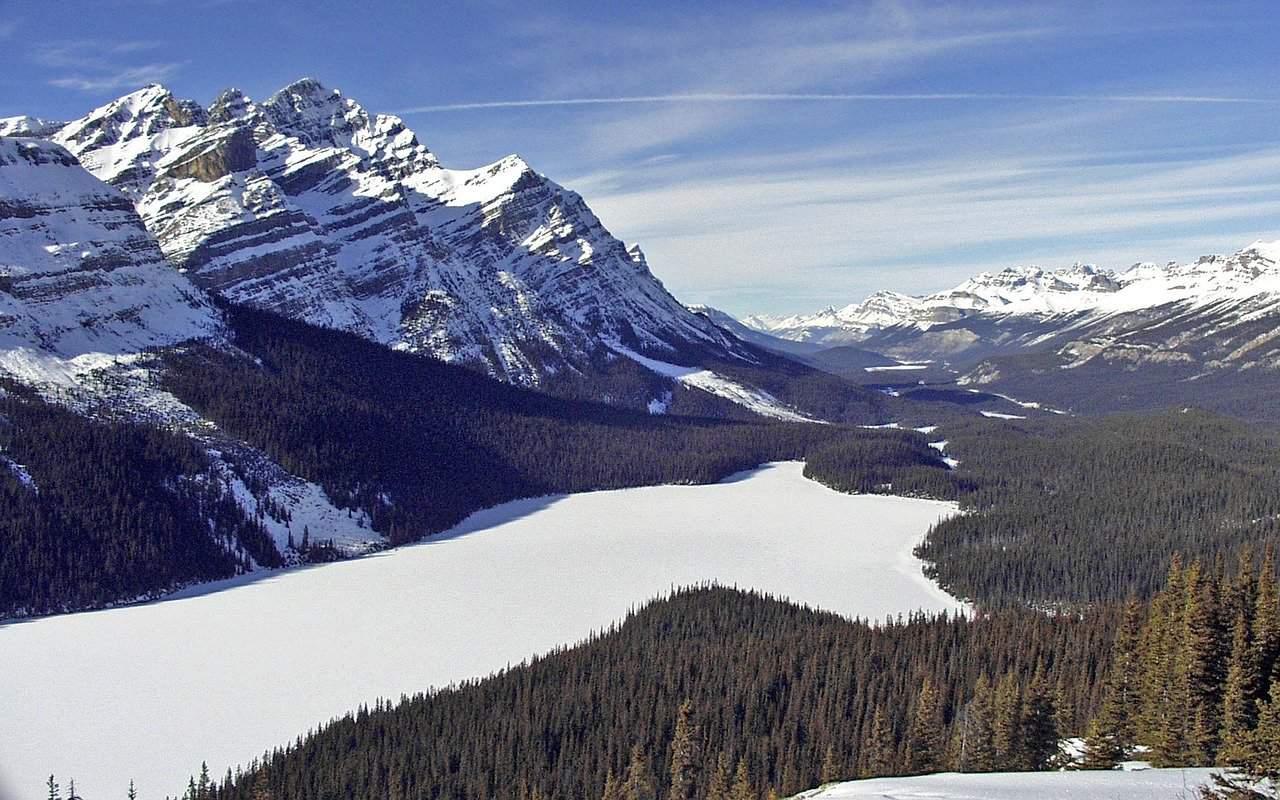 peyto lake in winter