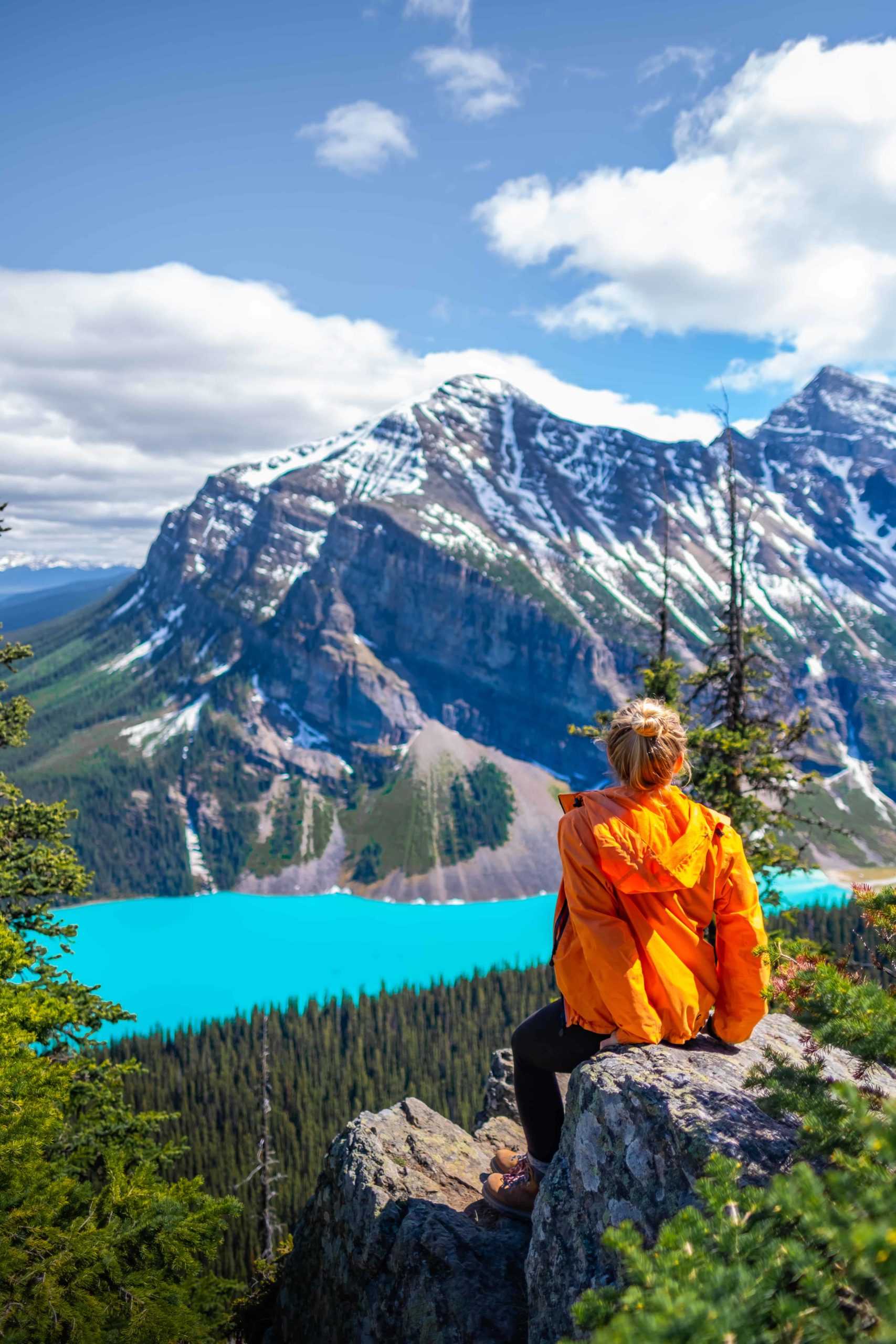 5 BEST Hikes in Lake Louise (that start from the Lakefront!)