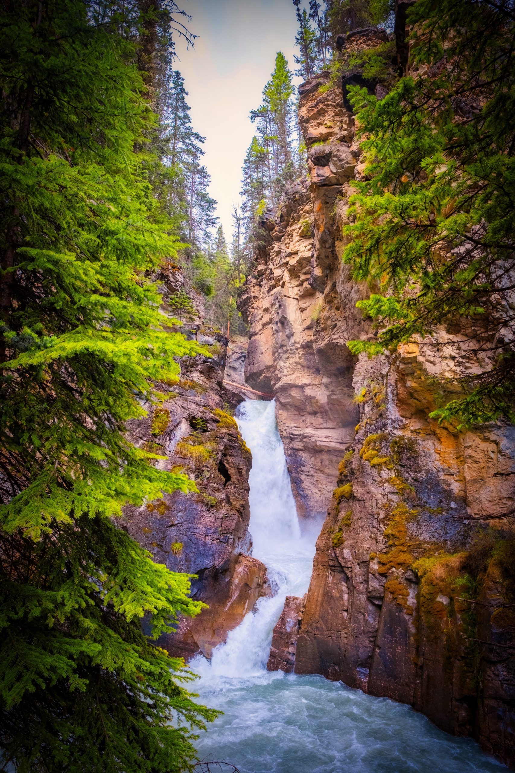 The lower falls in Johnston Canyon