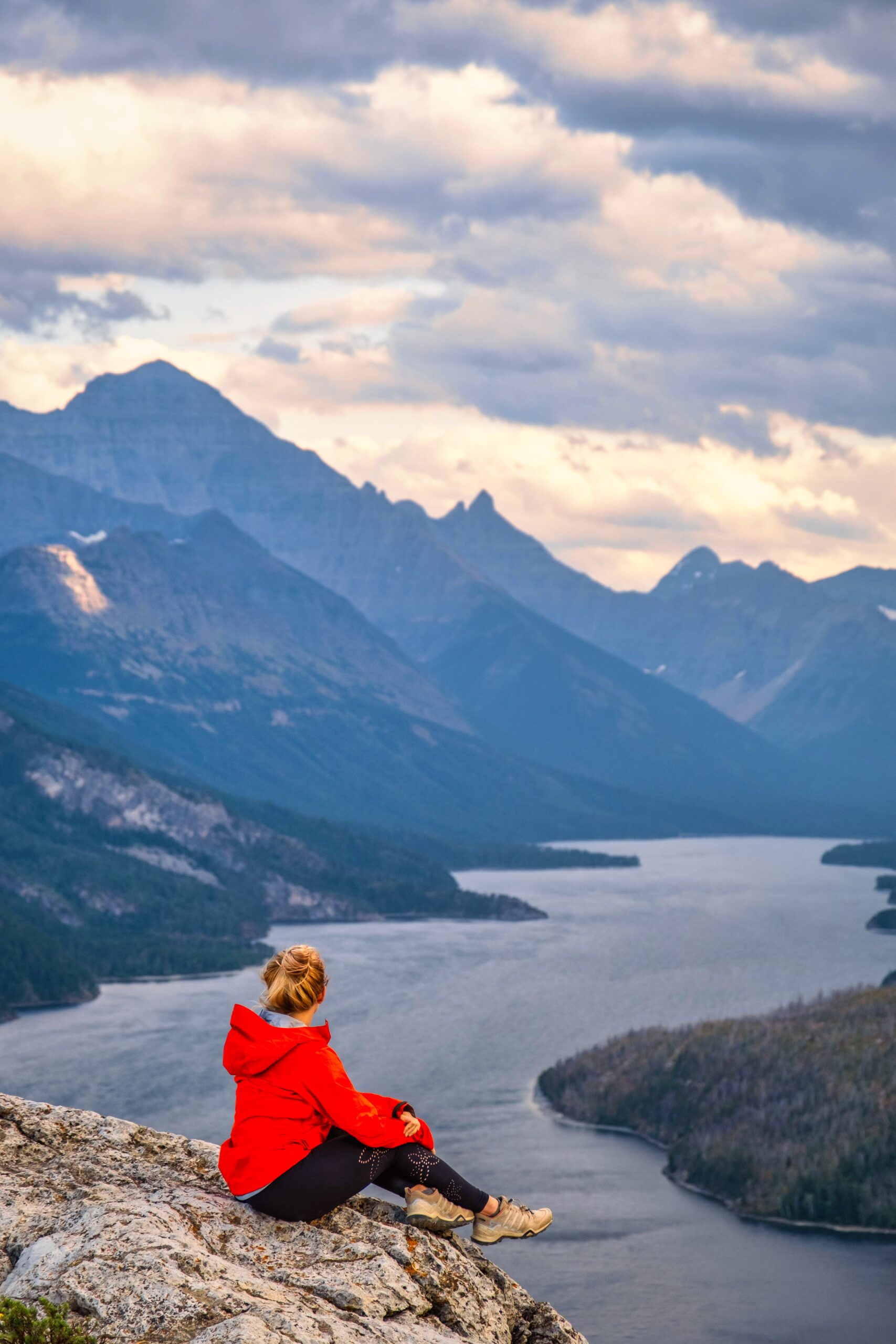 5 Super Easy & Beautiful Alberta Hikes To Kick Off Your Summer 