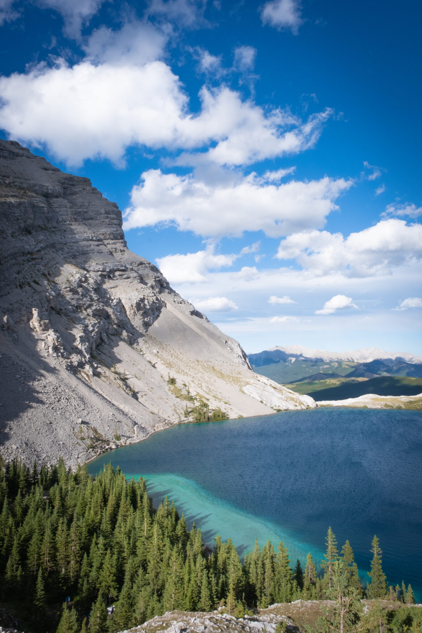 How to Hike to the Mesmerizing Carnarvon Lake