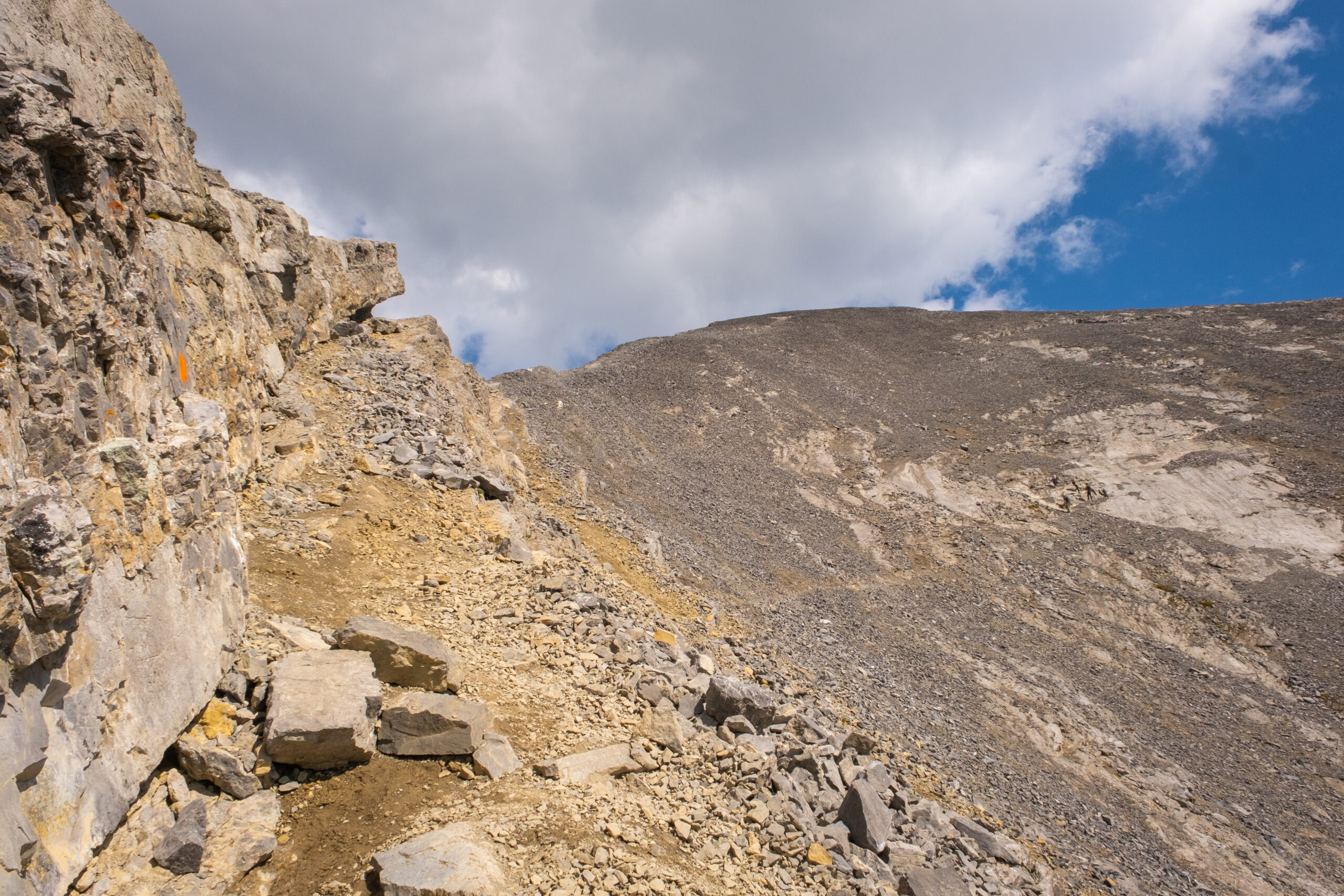 Scree along the path on Cascade mountain