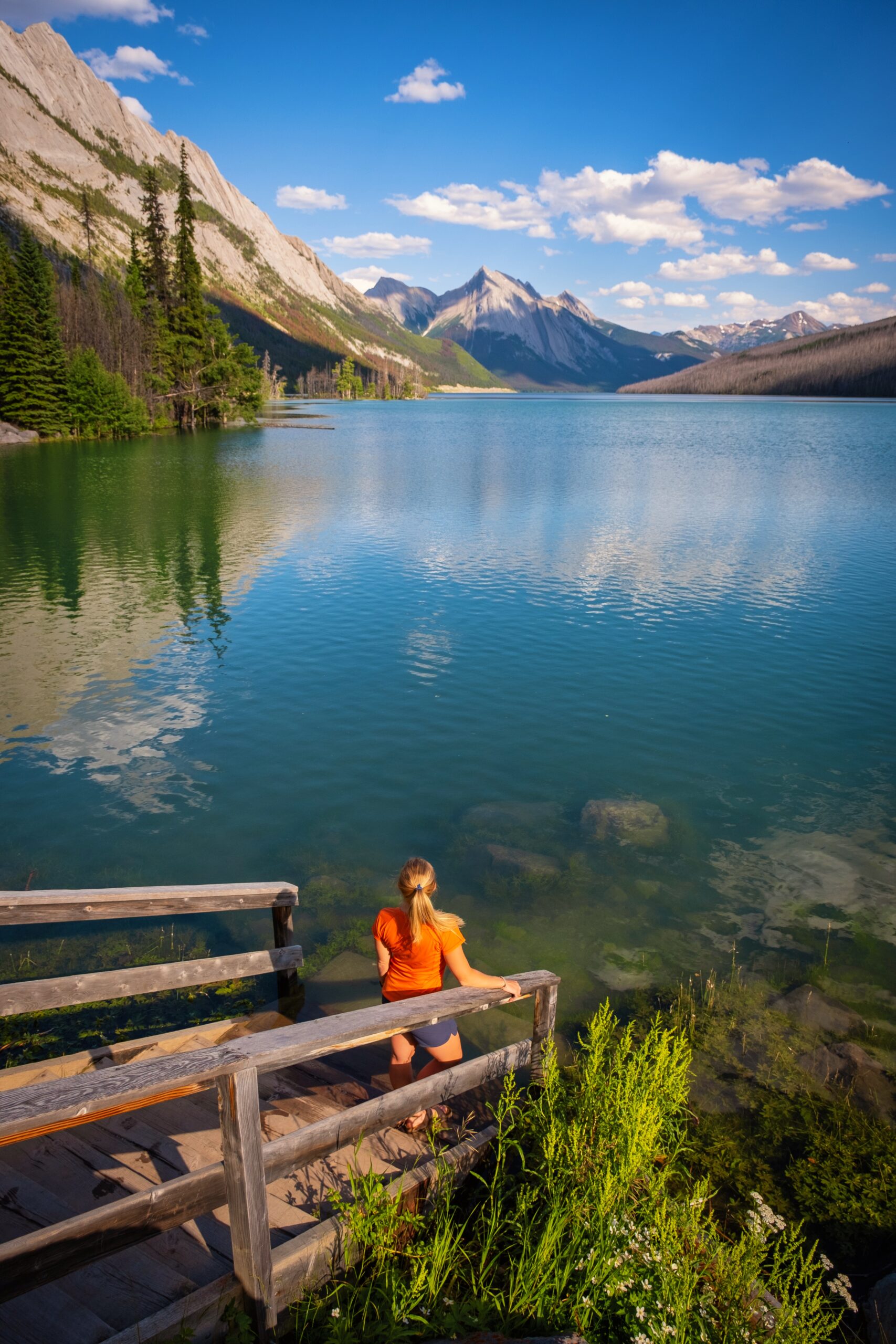 medicine lake on maligne lake road