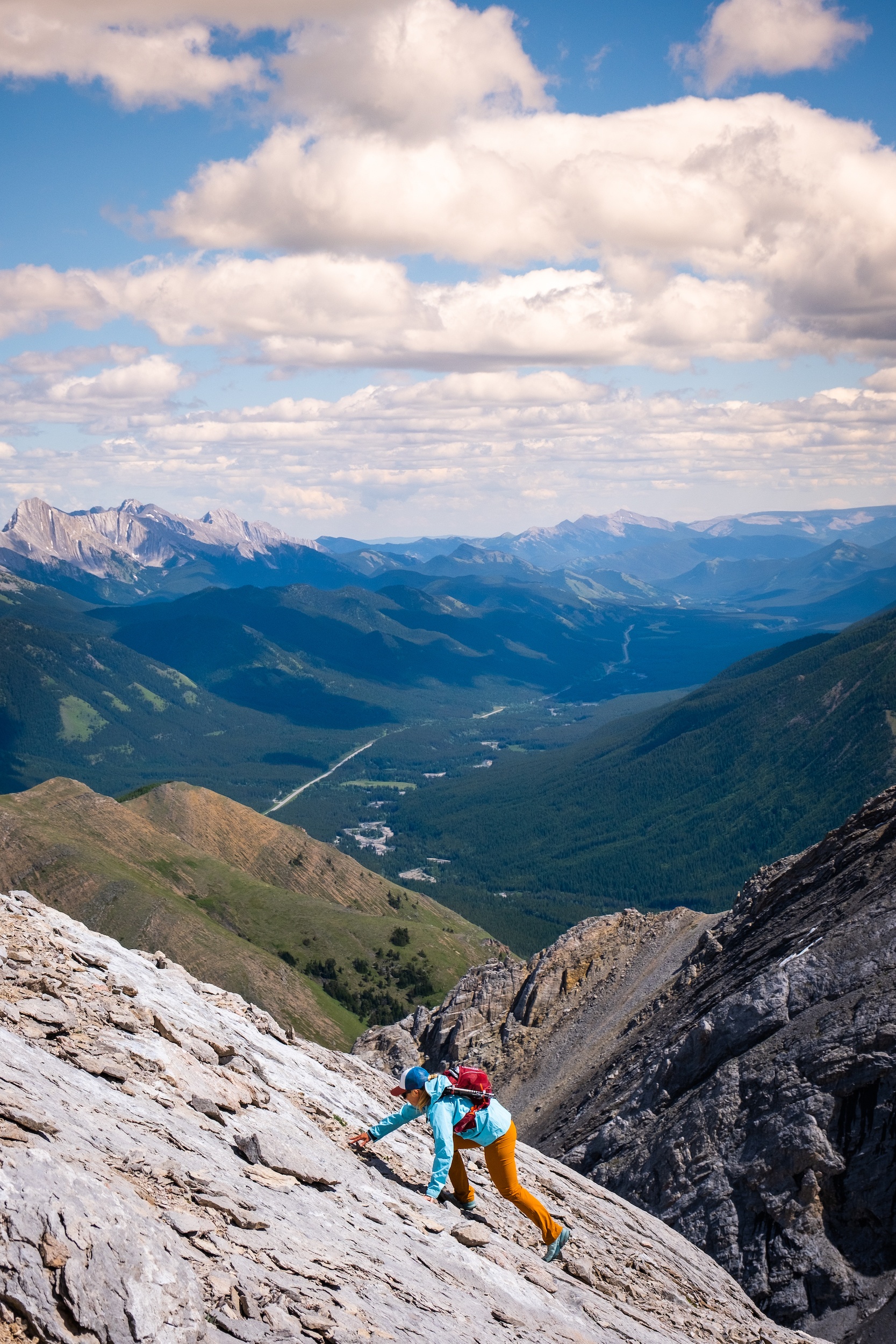 scrambling mist mountain