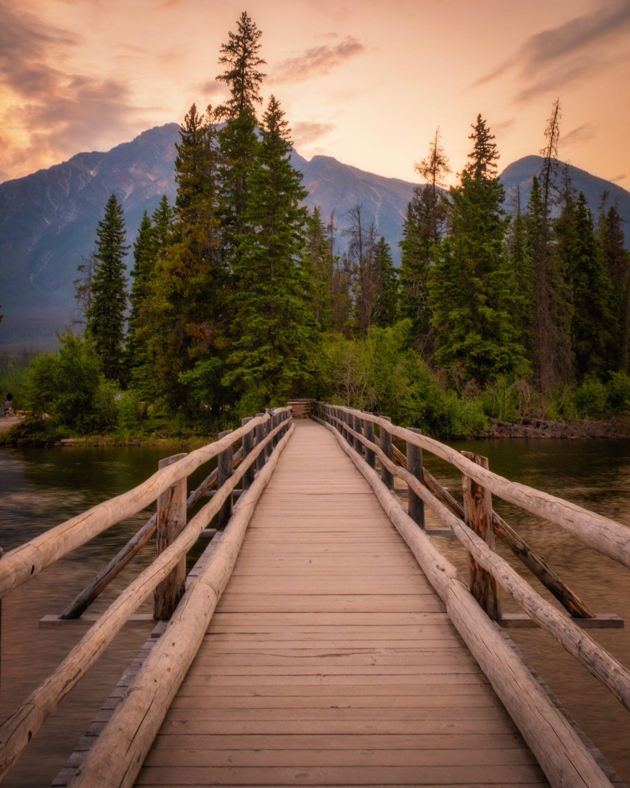  Pyramid Lake and Pyramid Island in Jasper National Park