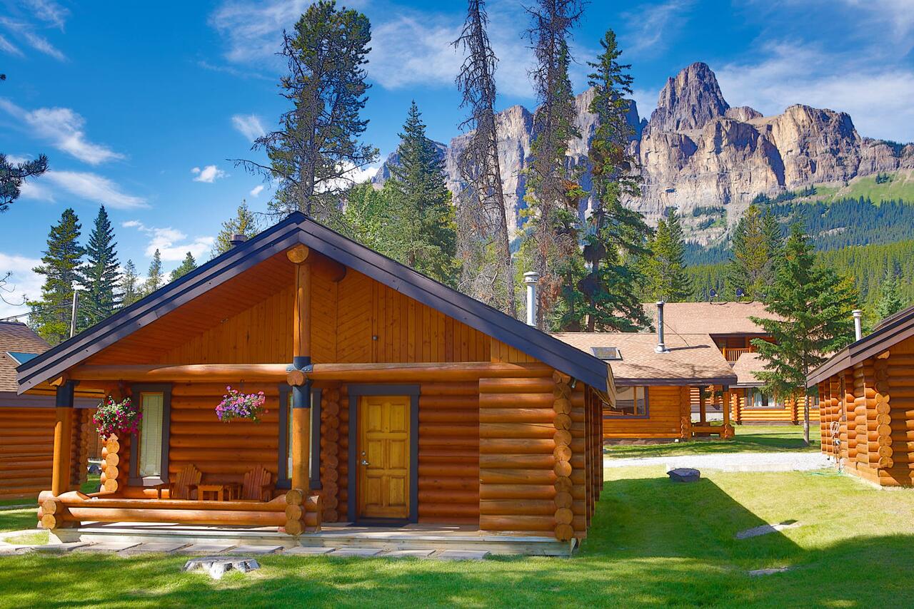 21 BEAUTIFUL Banff Cabin Rentals and Chalets to Get Cozy In