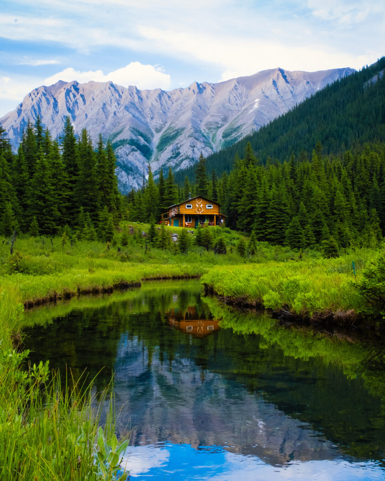 11 Beautiful Banff Cabins to Get Cozy In - The Banff Blog