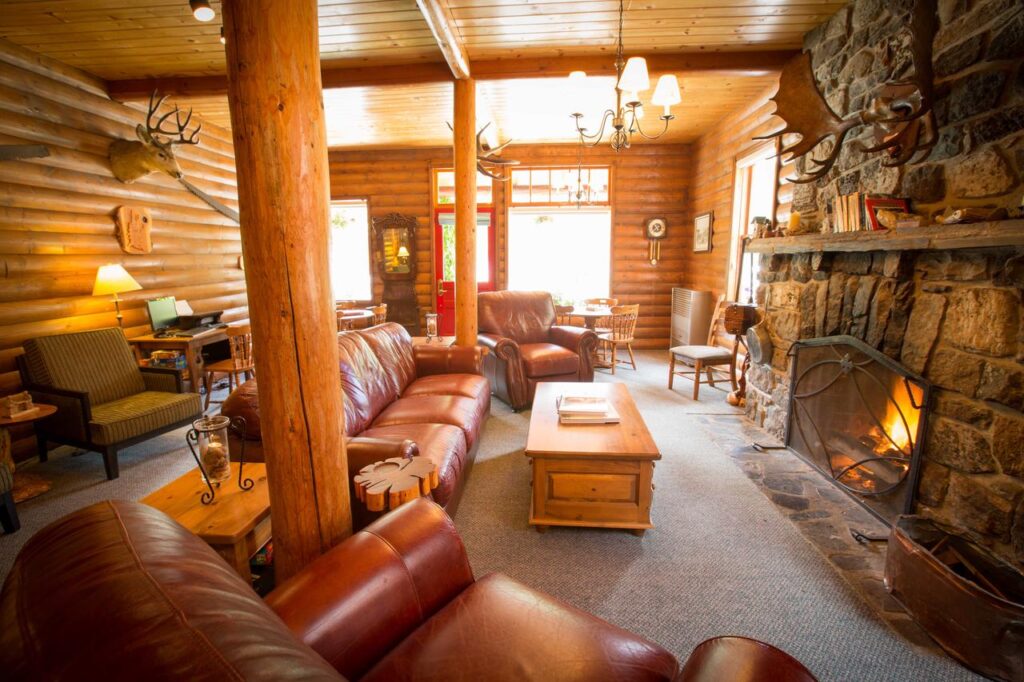 6 Unique Cabins in Lake Louise to Book For a Cozy Stay ...