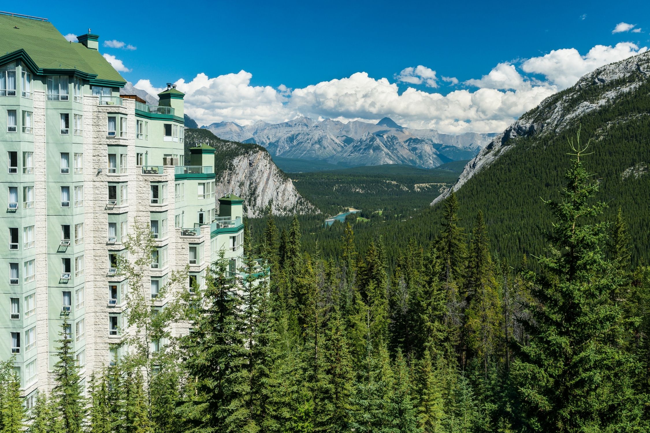 Rimrock Hotel in Banff Pet-Friendly