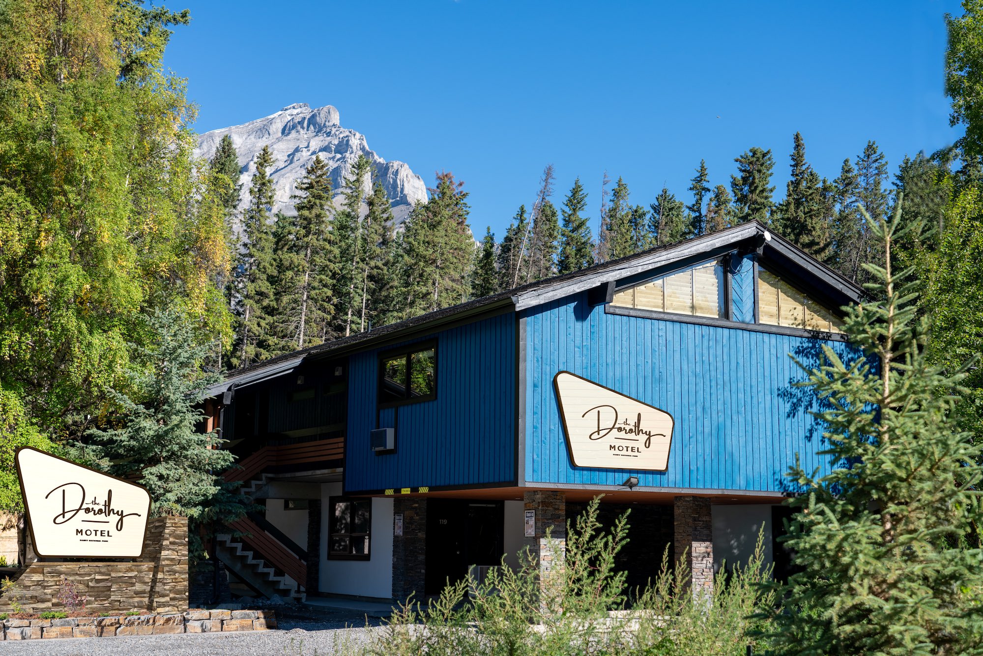 cheap hotels in banff