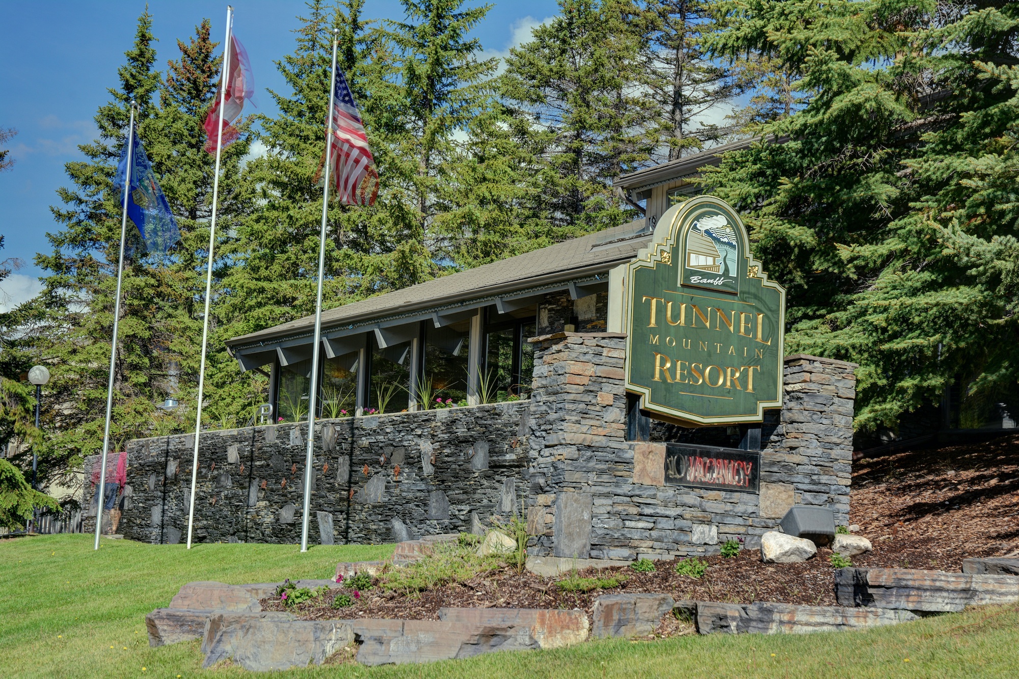 Tunnel Mountain Resort Exterior Pet Friendly Hotel