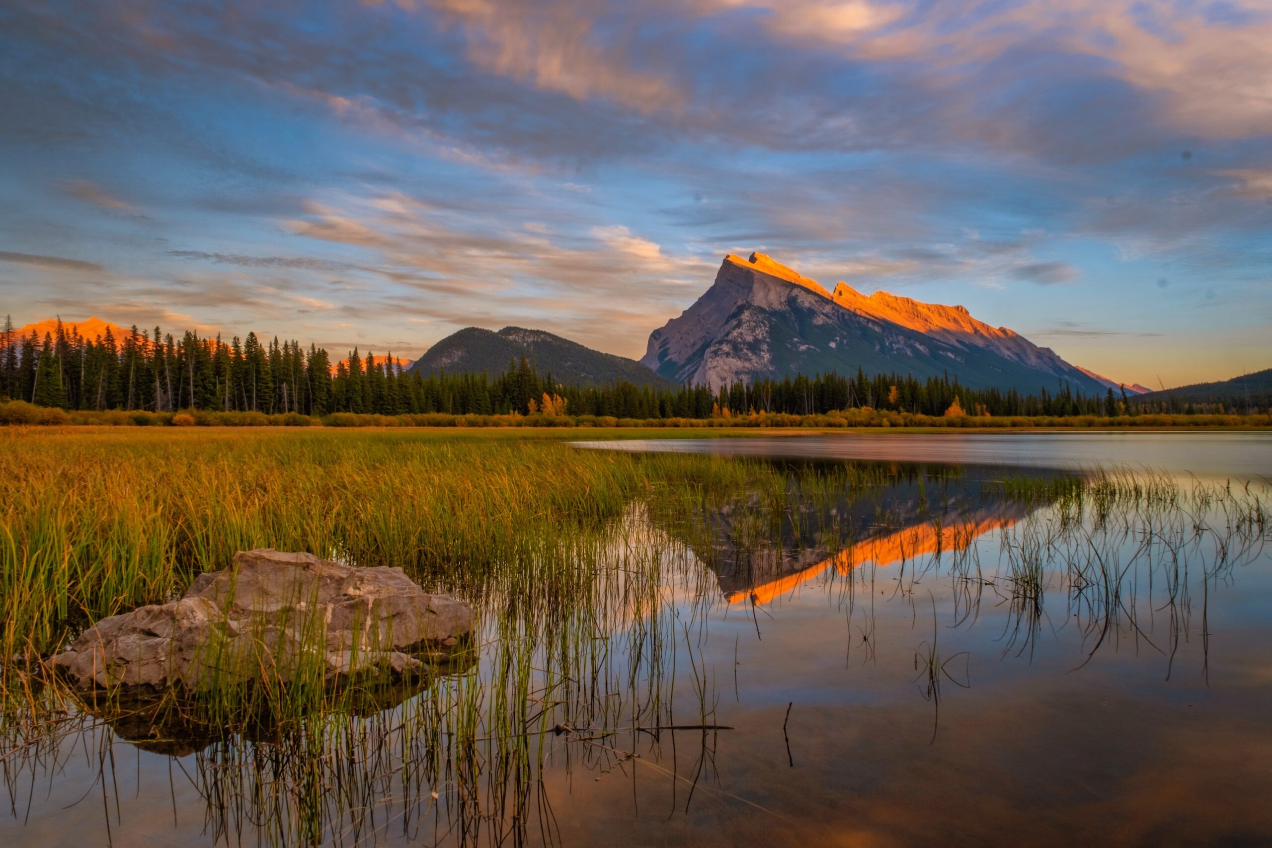 lake vermillion banff mountains