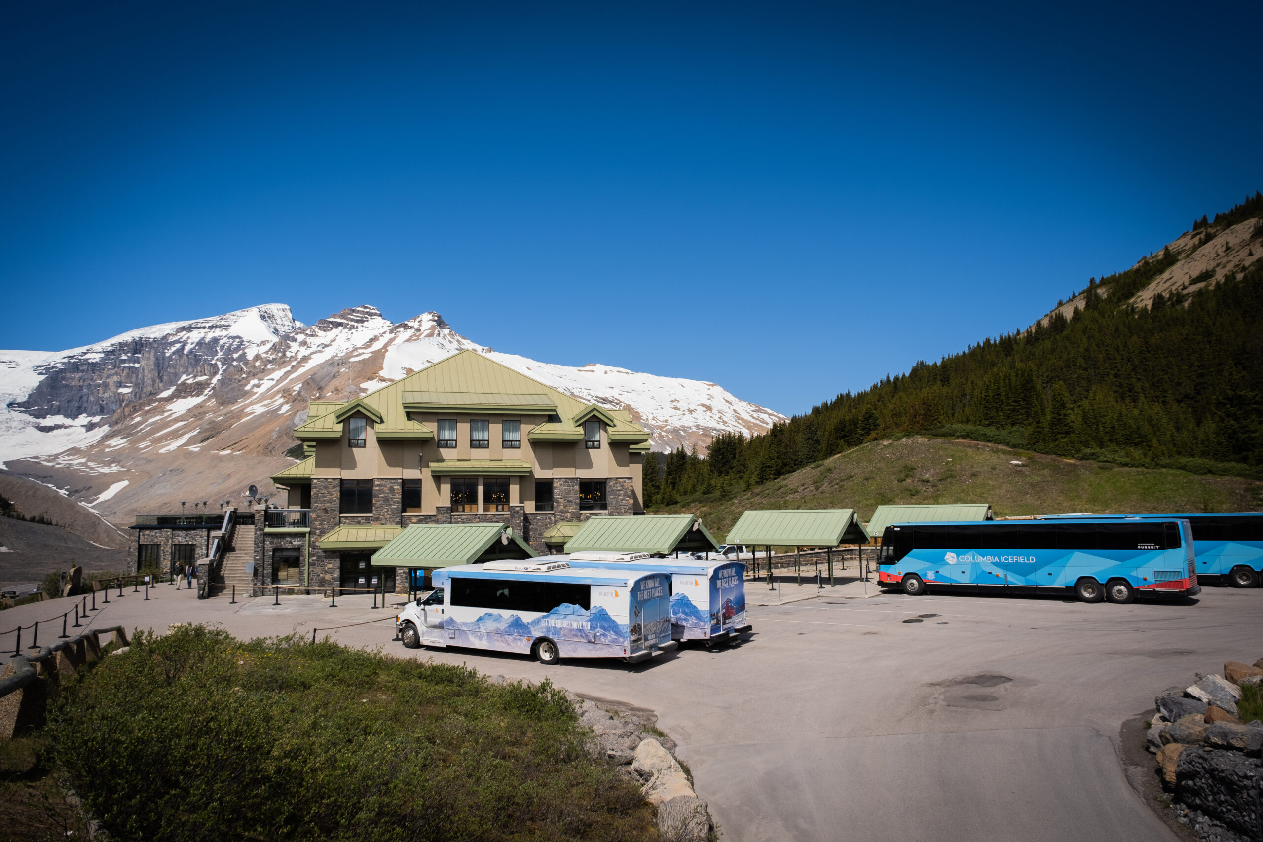 parking At the Columbia Icefields Center