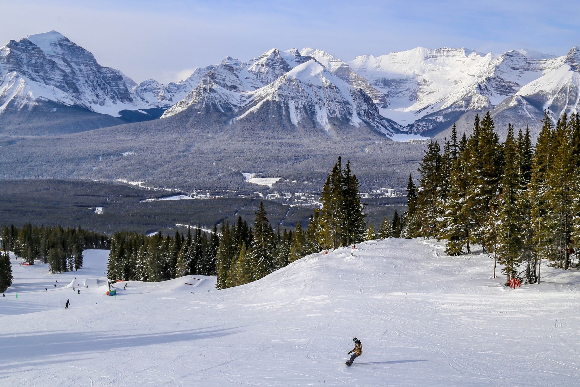 Ski At Lake Louise Frontside