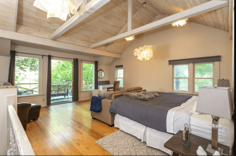 10 Calgary Airbnbs To Book For An Amazing Stay