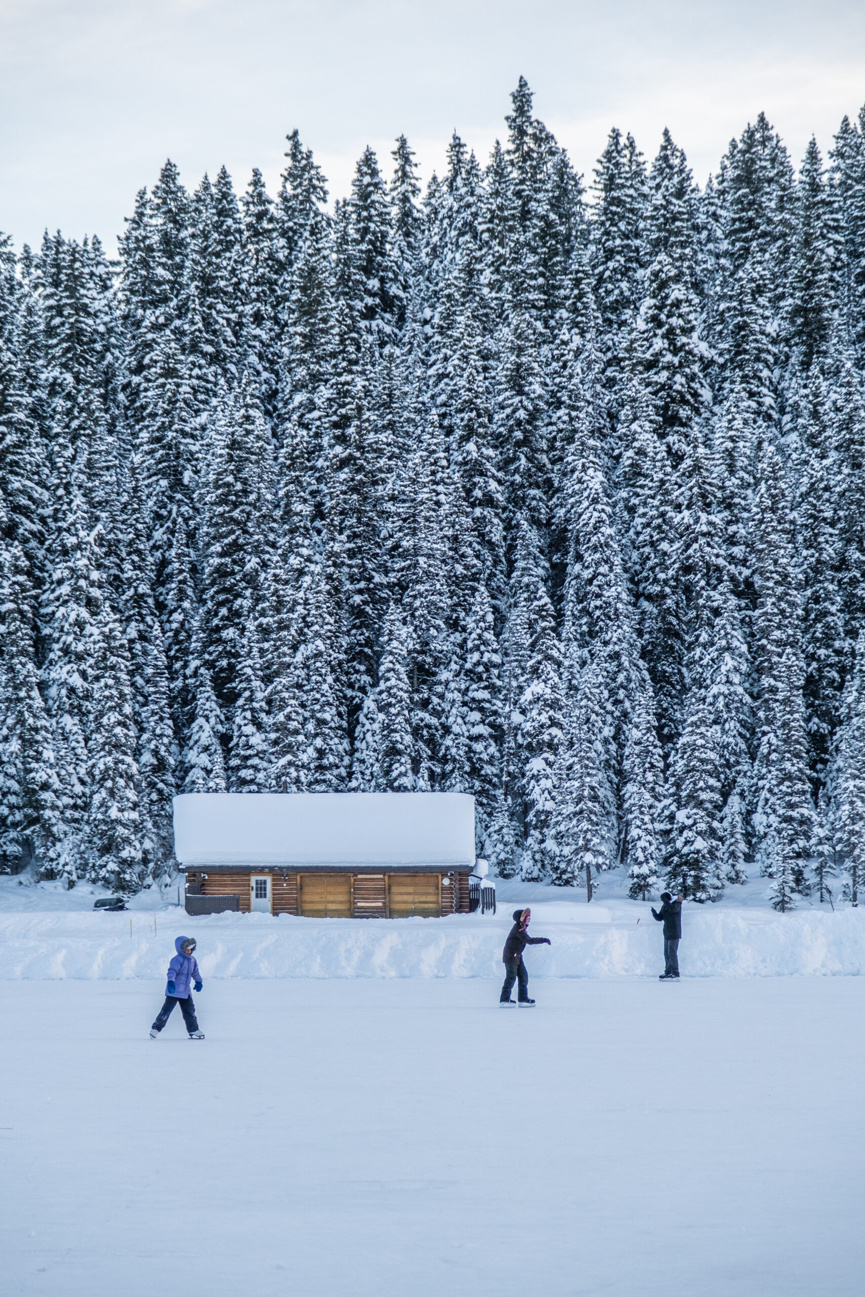 7 Best Tips For Ice Skating On Lake Louise This Winter Season (+ Lake Louise  Ice Skating Rentals, Clothes + More) - The Mandagies