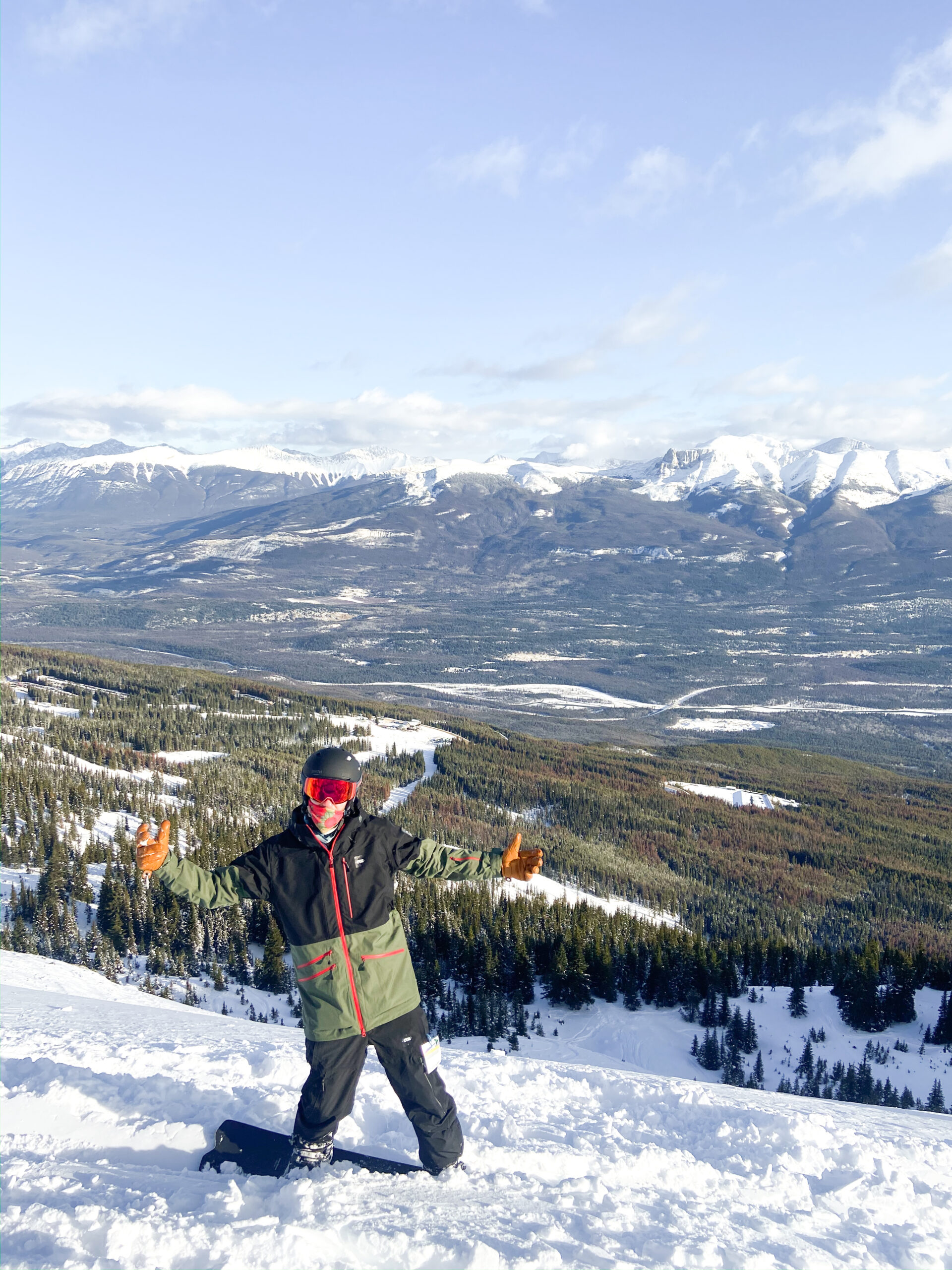 Snowboarding at Marmot Basin in Jasper National Park is an awesome winter activity 