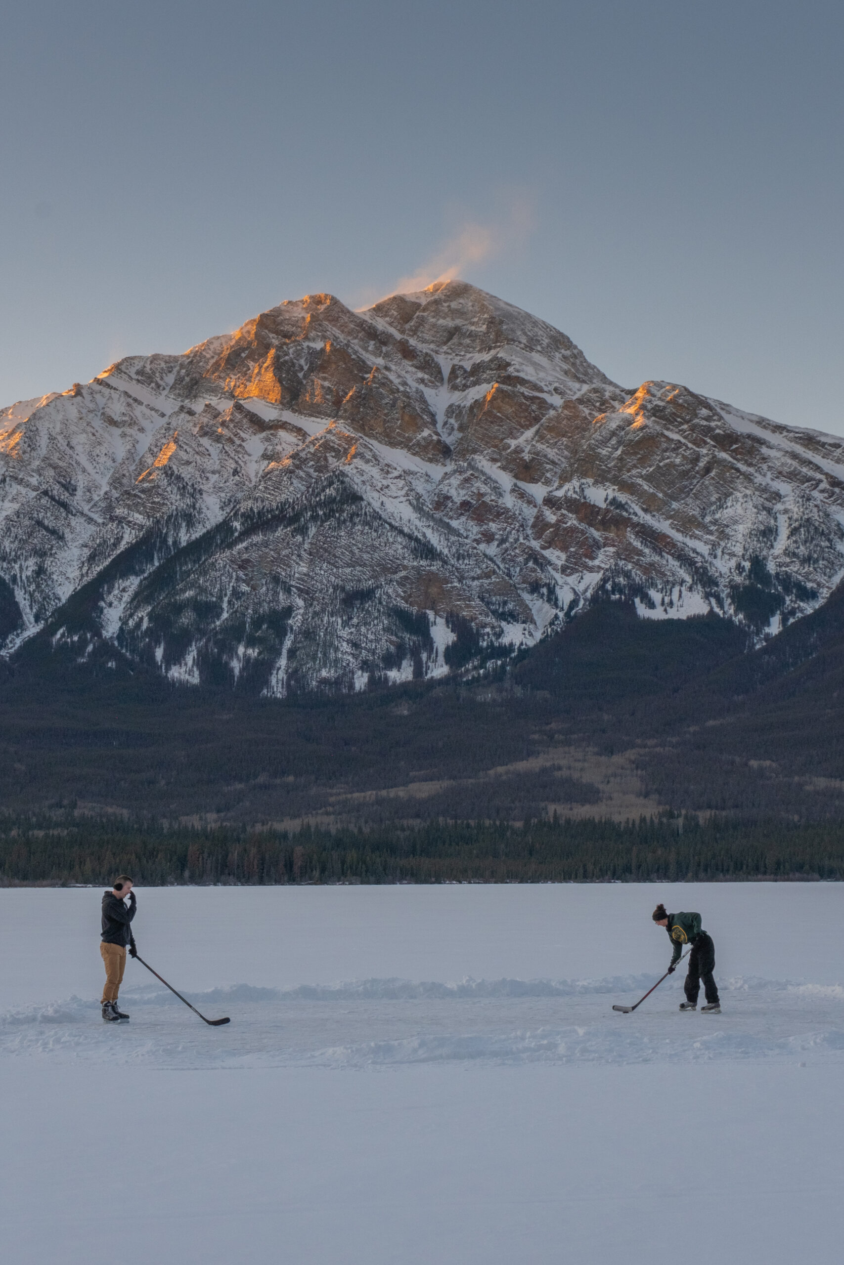 Pyramid Lake in jasper in winter