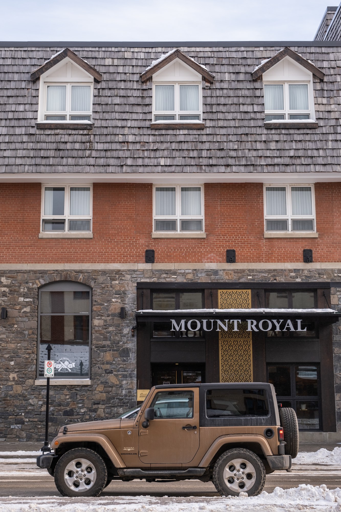 Mount-Royal-Hotel-in-Banff-Exterior-With-Jeep