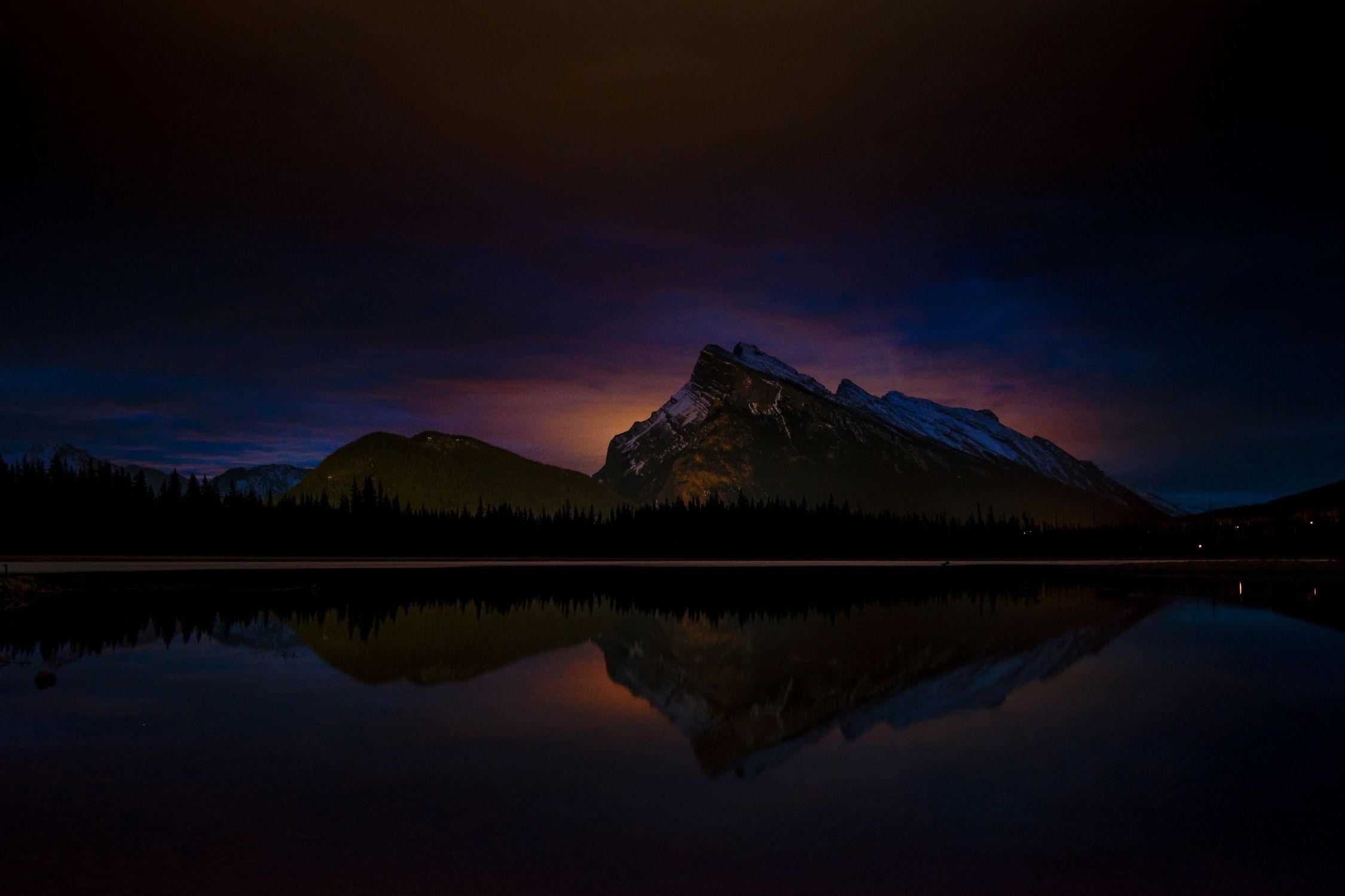 The town of Banff at night from Vermillion Lakes