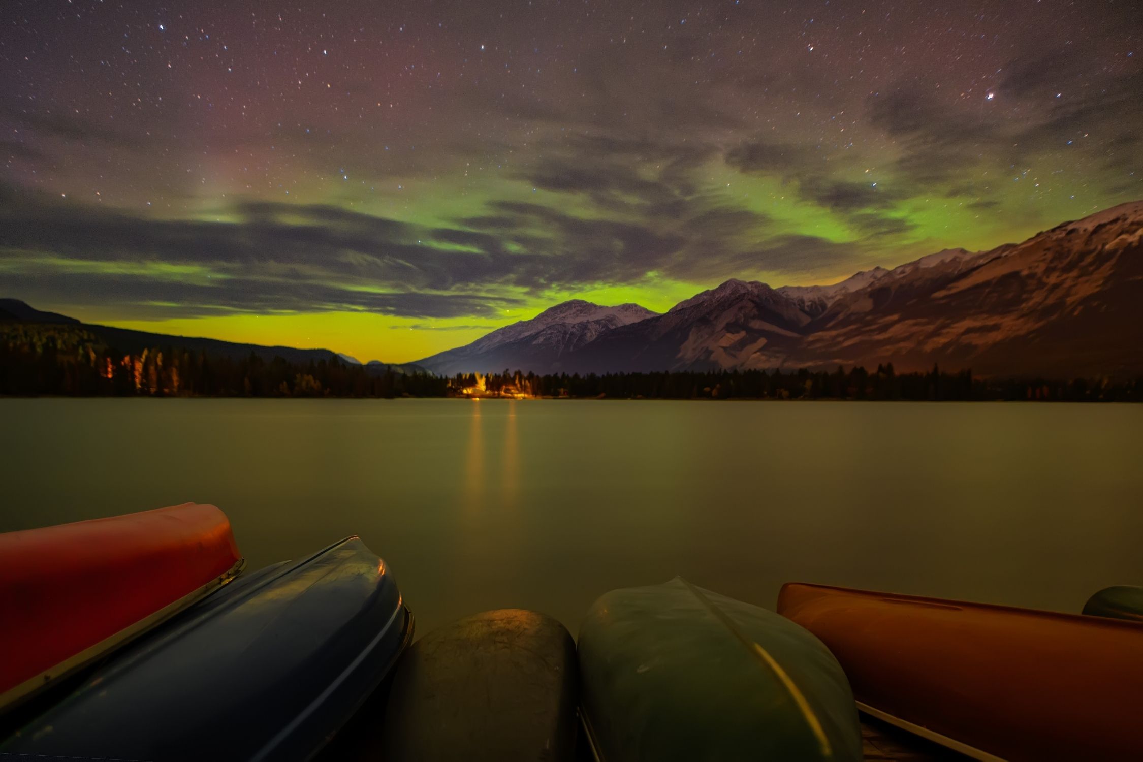 can you see the northern lights from banff canada