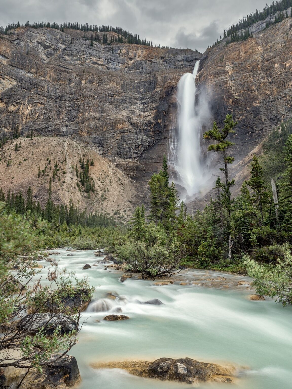 Takakkaw Falls in Yoho • GUIDE to Visiting Takakkaw Falls in Yoho • GUIDE to Visiting