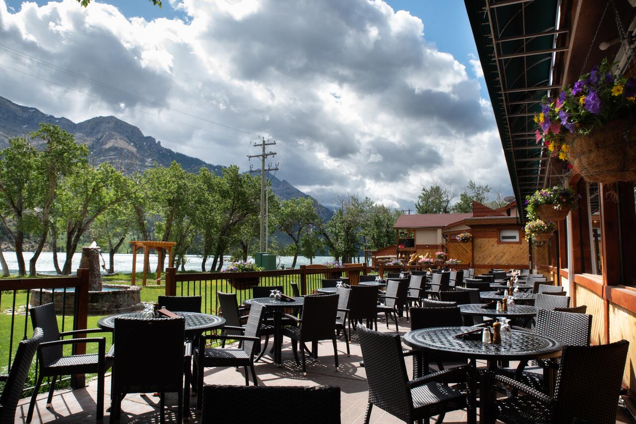 Bayshore Inn & Spa / Waterton National Park Hotels