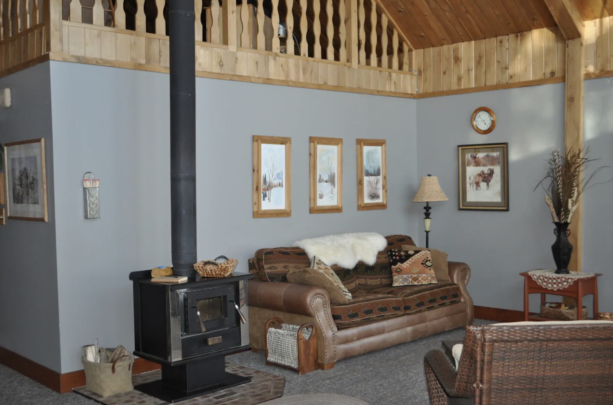 Chief Mountain Lodge (Waterton Cabin Rentals)