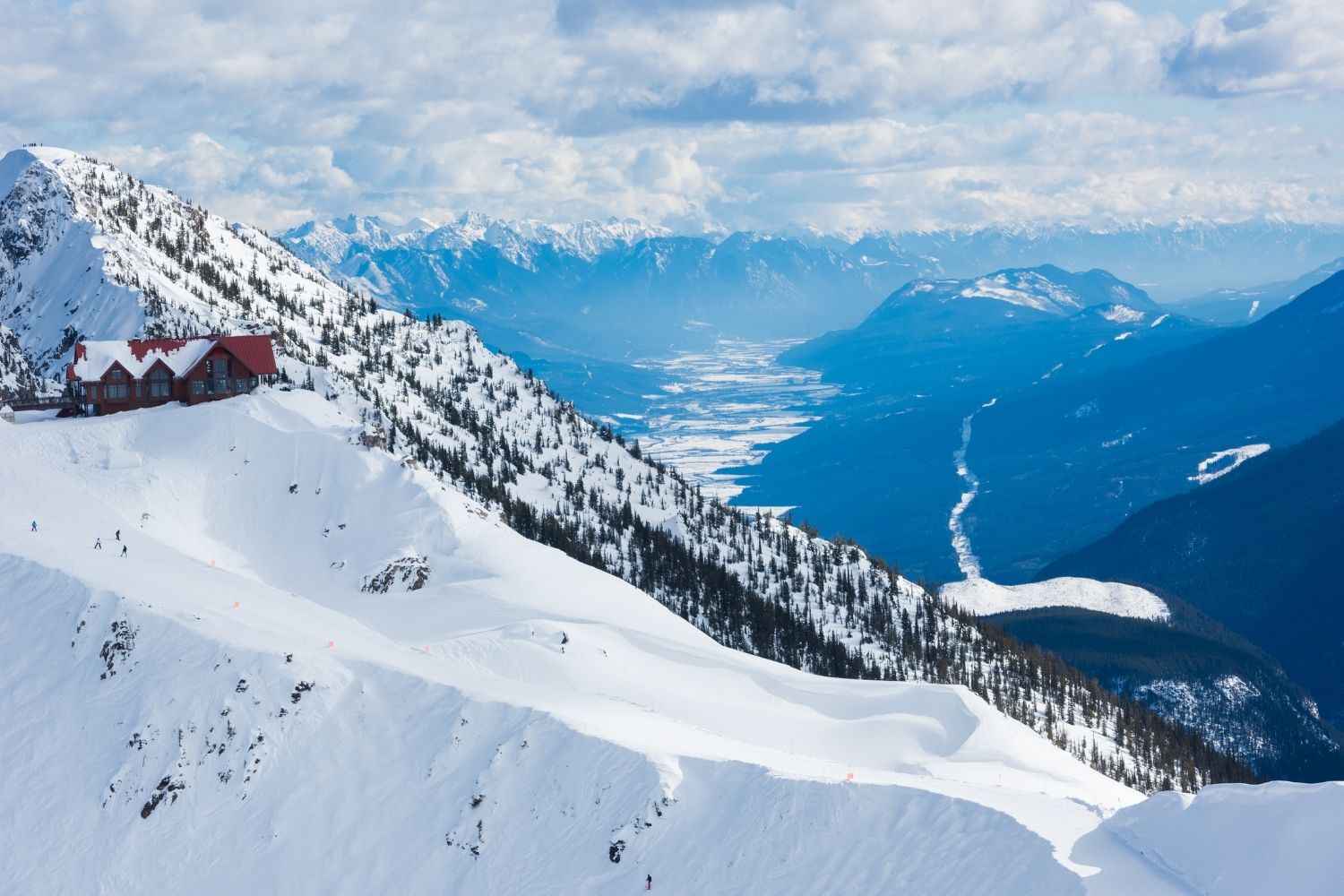 20 BEST Ski Resorts In Canada: Expert's Guide (2024)