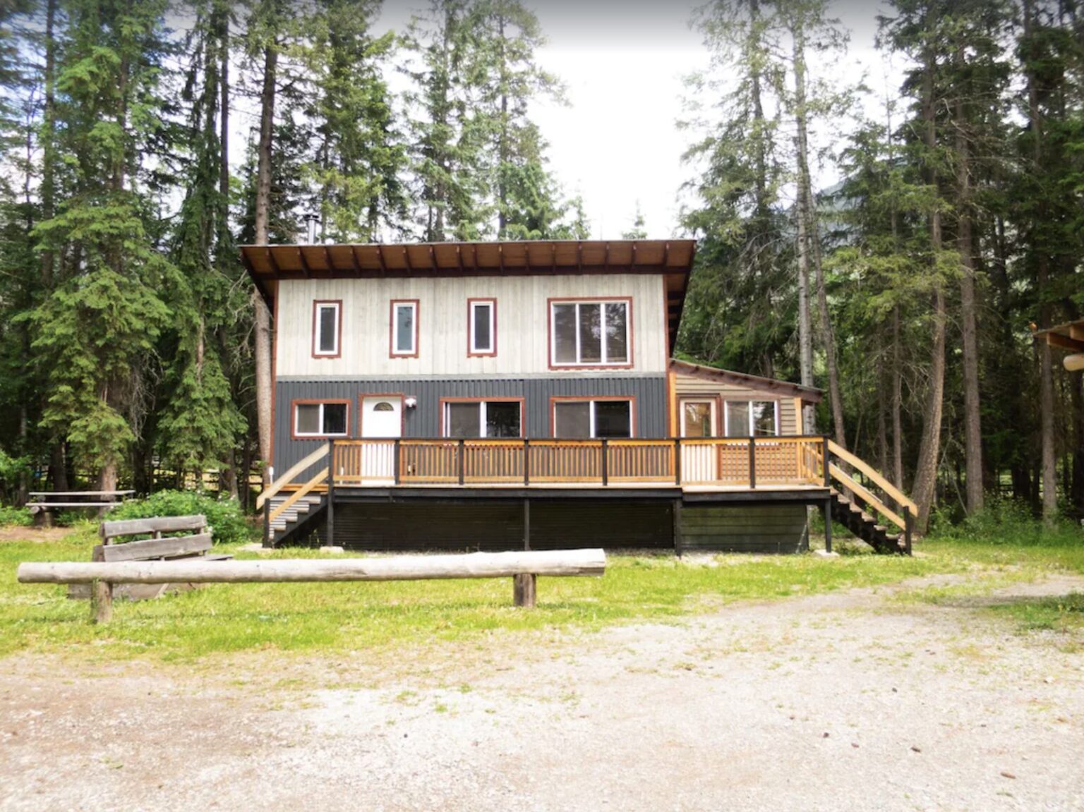 15 Epic Golden BC Cabins To Cozy Up In!