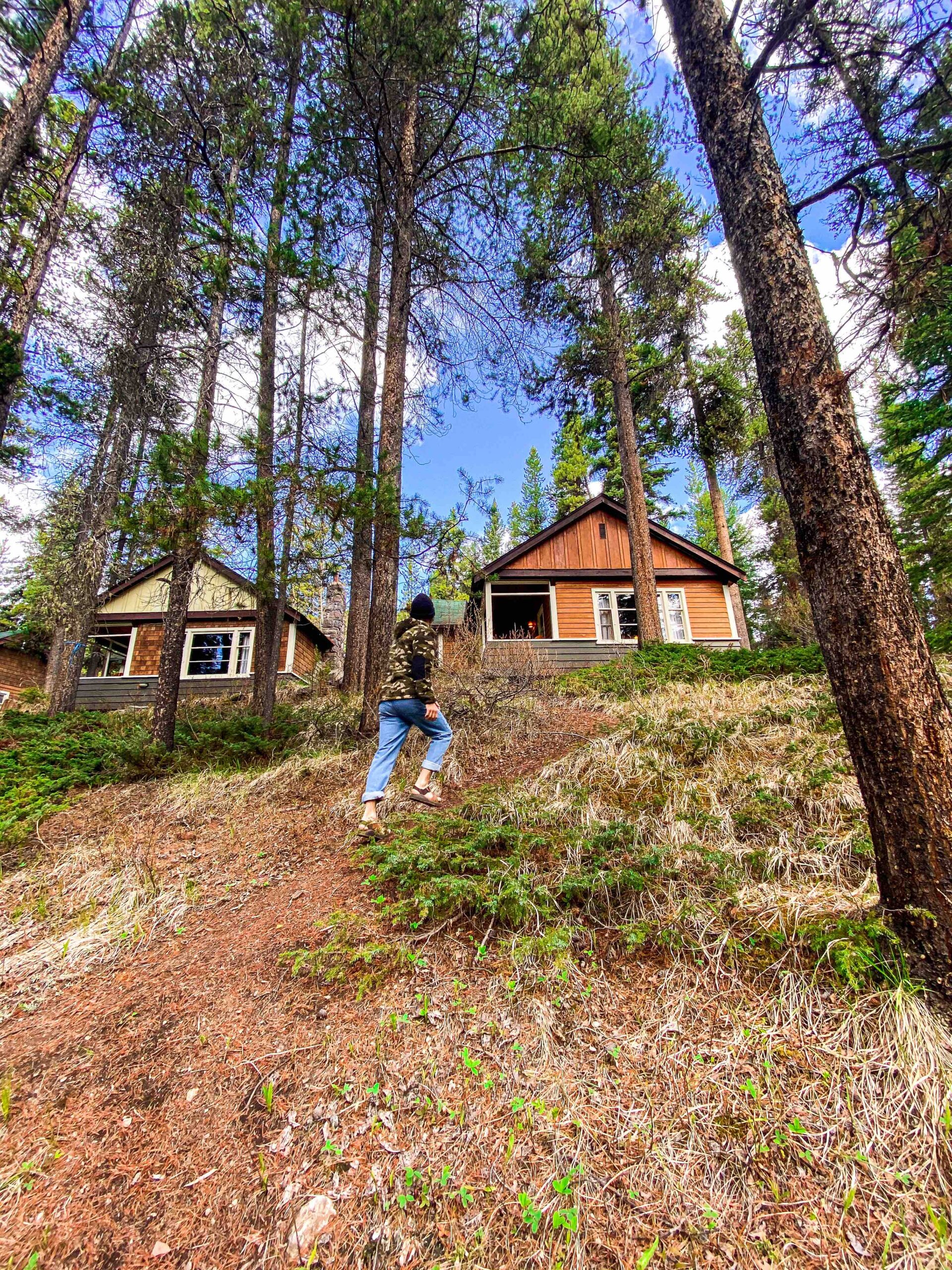 The exterior of the Johnston Canyon Lodge