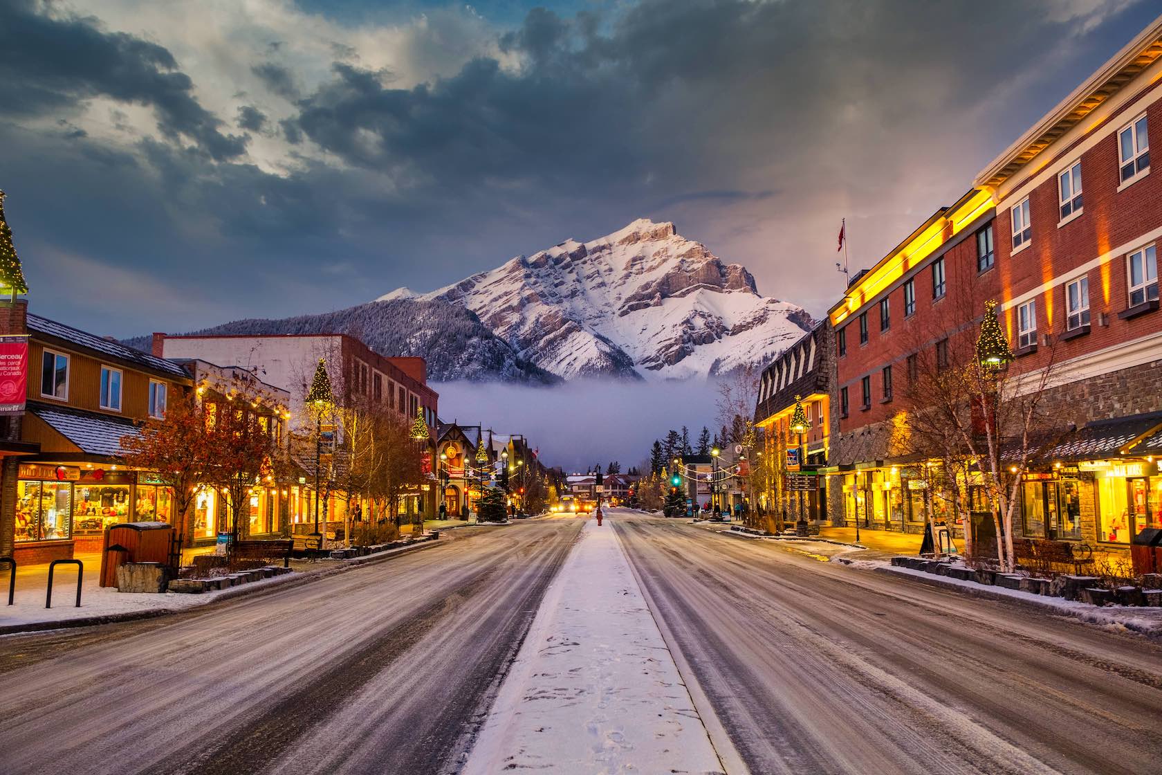 Cascade Mountain from Banff Avenue - Downtown Banff - banff in winter