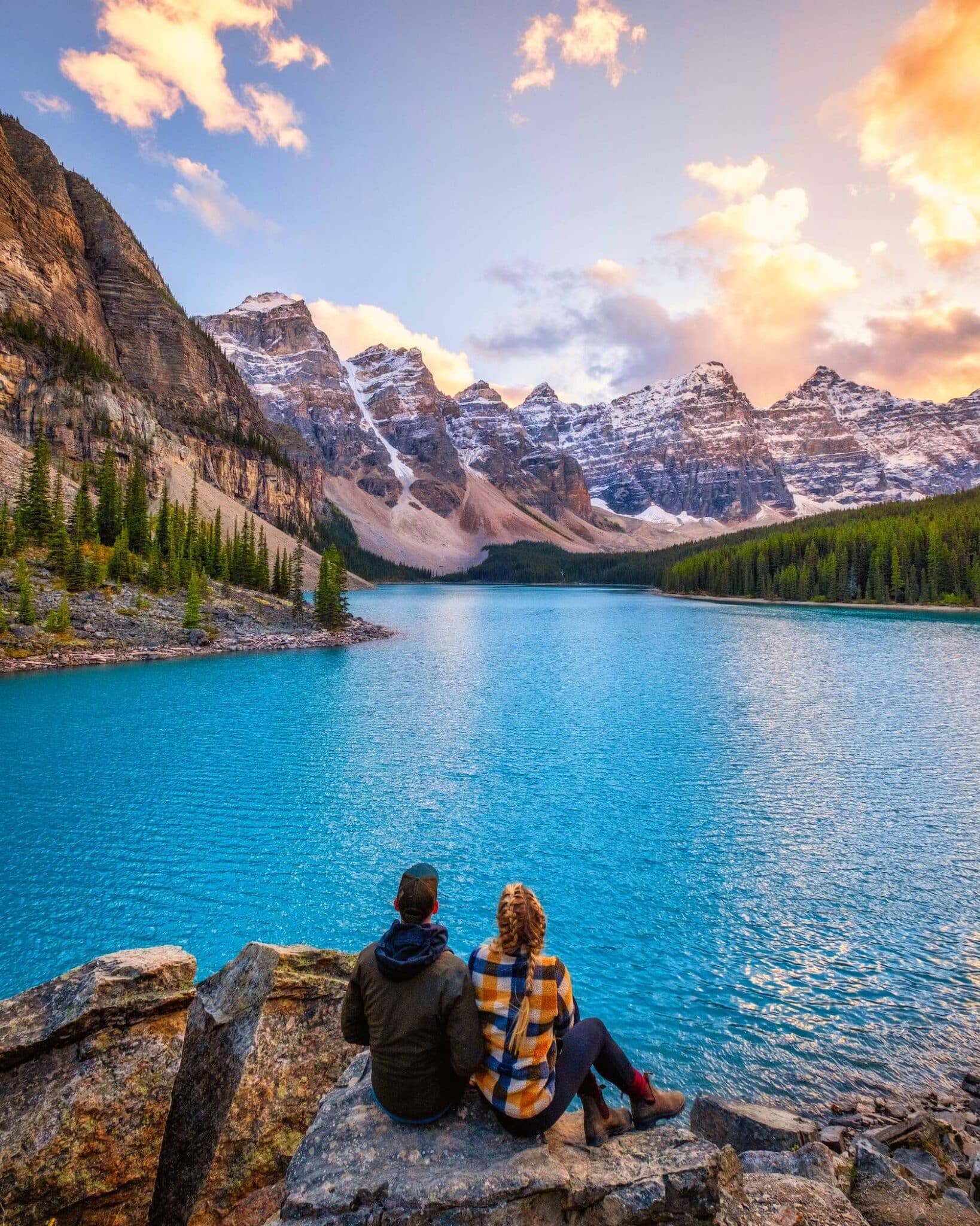 Moraine Lake • Guide to Visiting Canada's Most BEAUTIFUL Lake