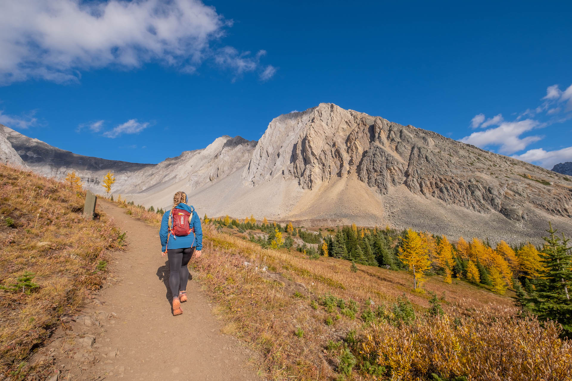 natasha hiking Ptarmigan Cirque