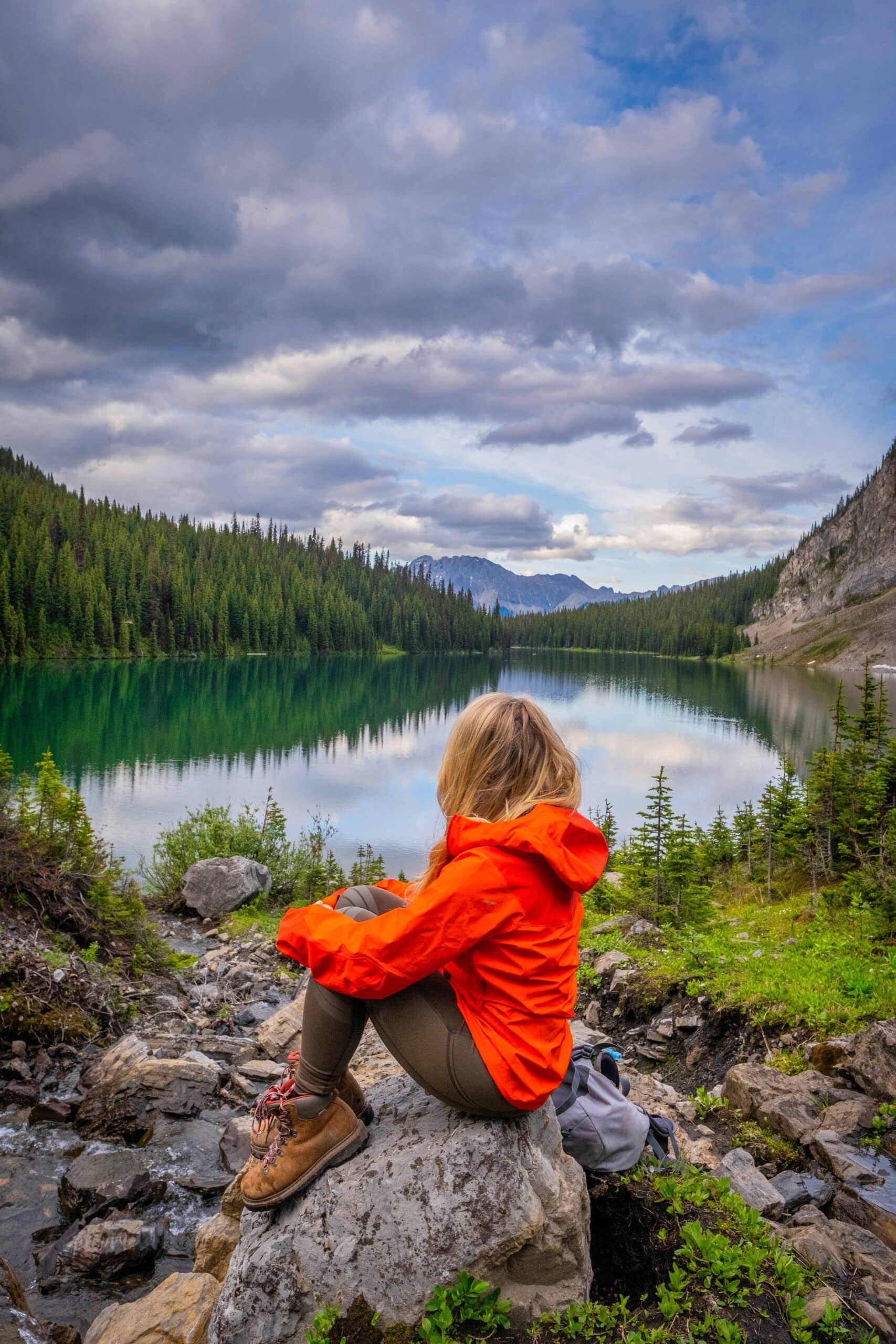 5 Super Easy & Beautiful Alberta Hikes To Kick Off Your Summer 