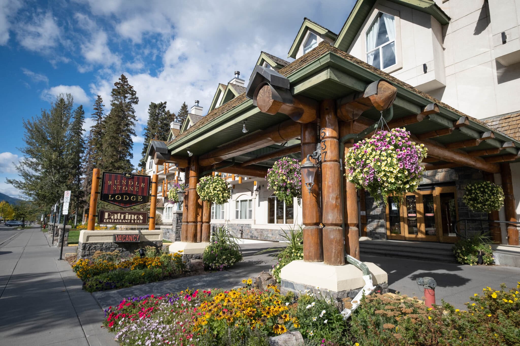 12 CHEAP Places to Stay in Banff