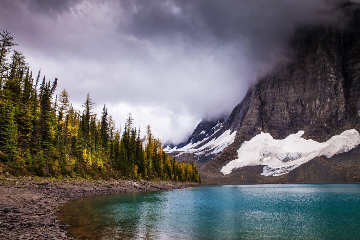 floe lake in the fall