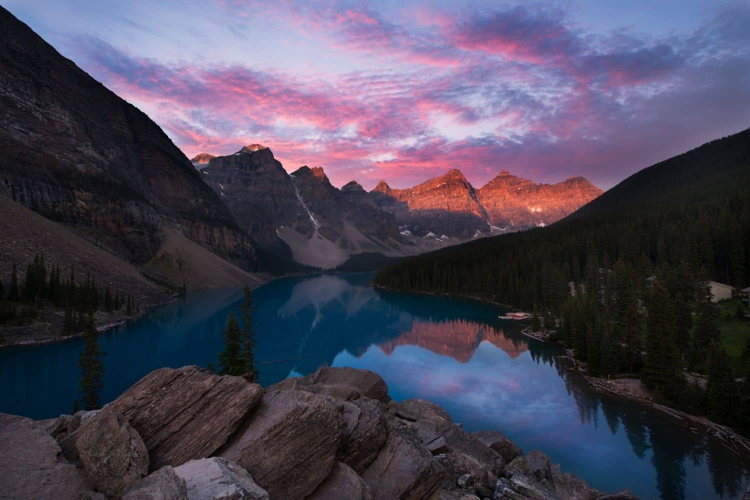 sunrise on moraine lake