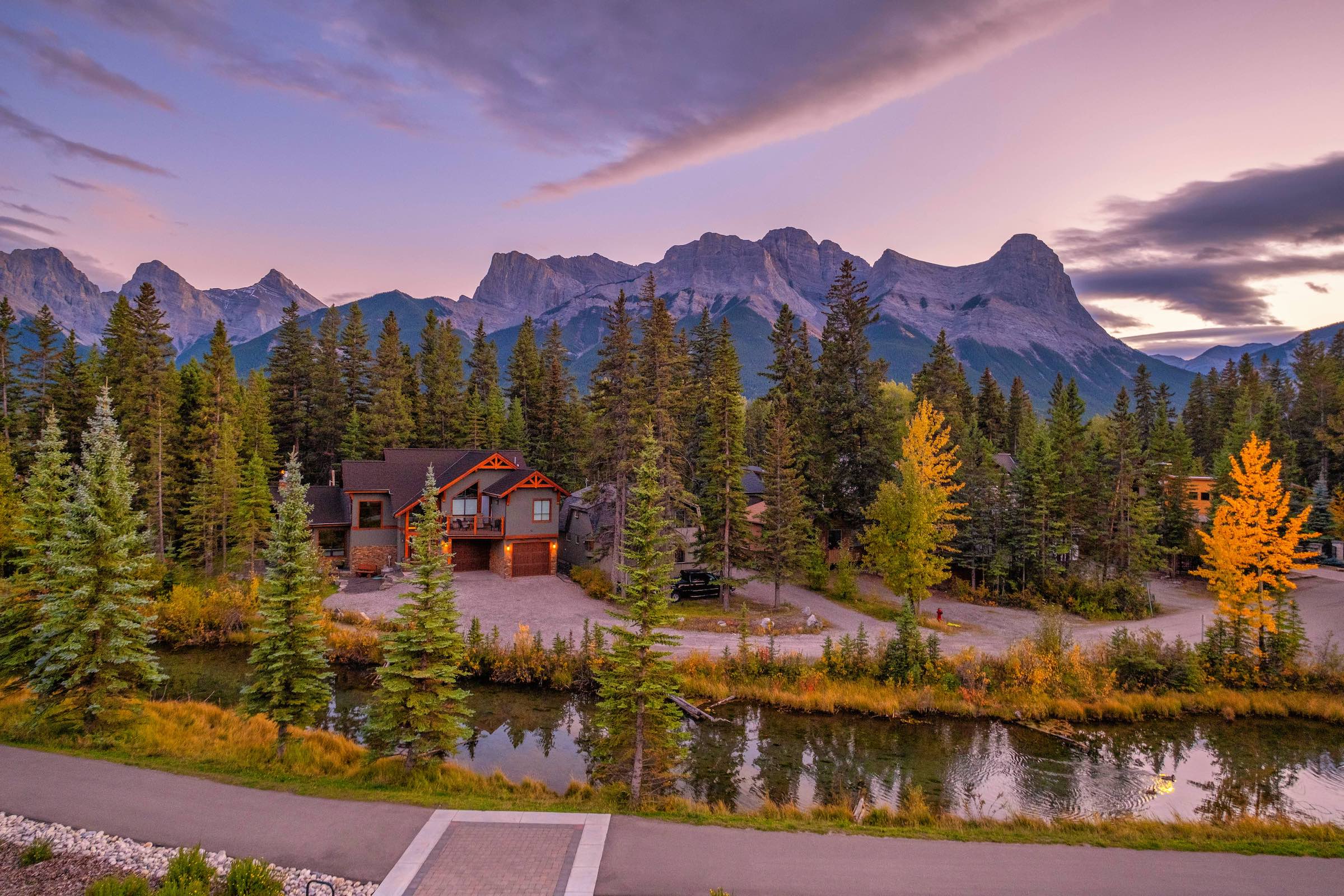  Malcolm Hotel canmore