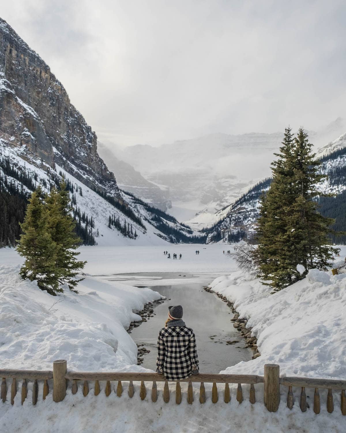 26 AMAZING Things to Do in Lake Louise in The Winter (2024)