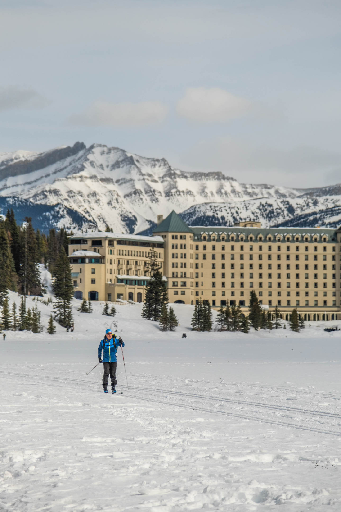 Nordic skiing on Lake Louise / One of the best things to do in Banff in the winter