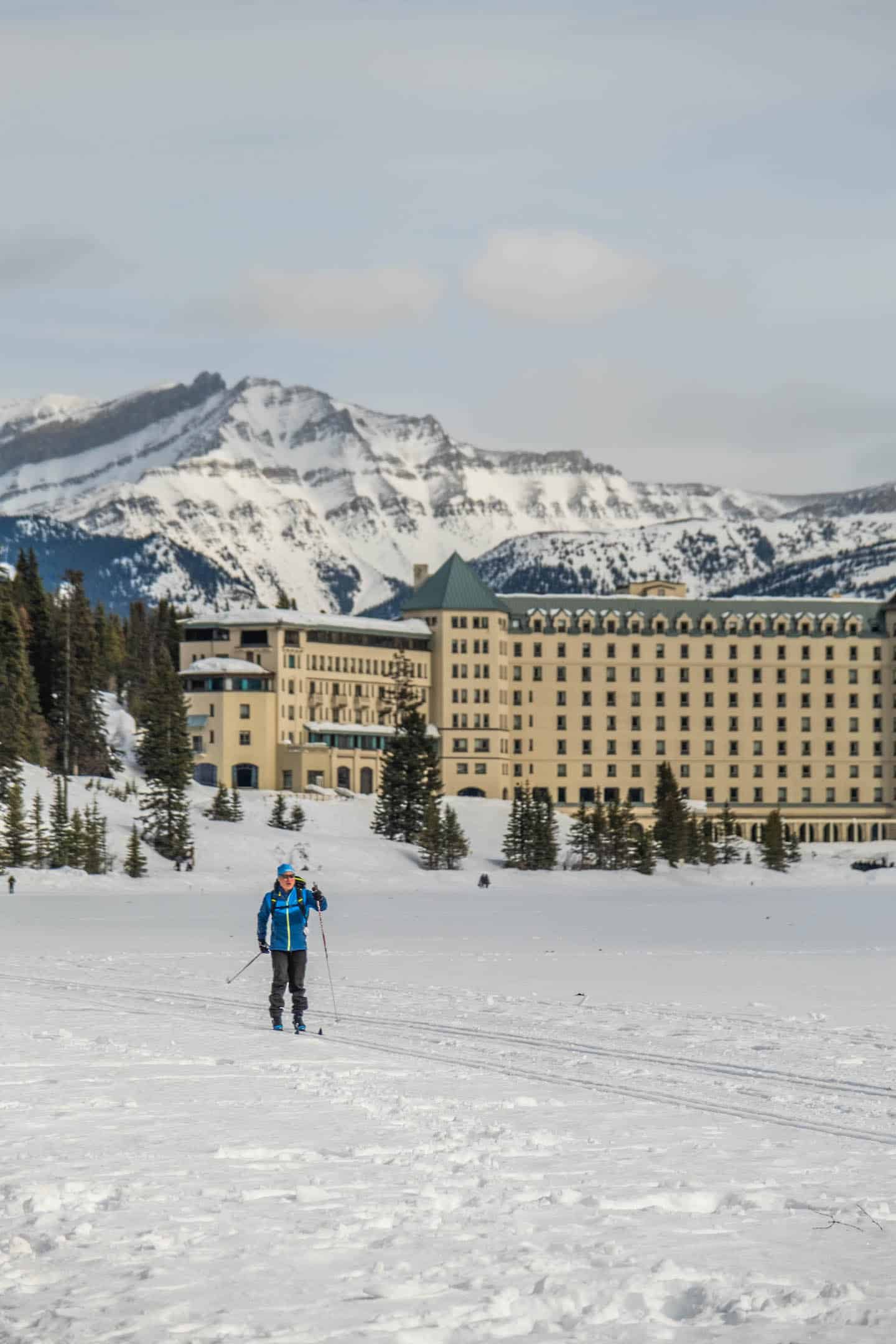 cross country skiing at lake louise