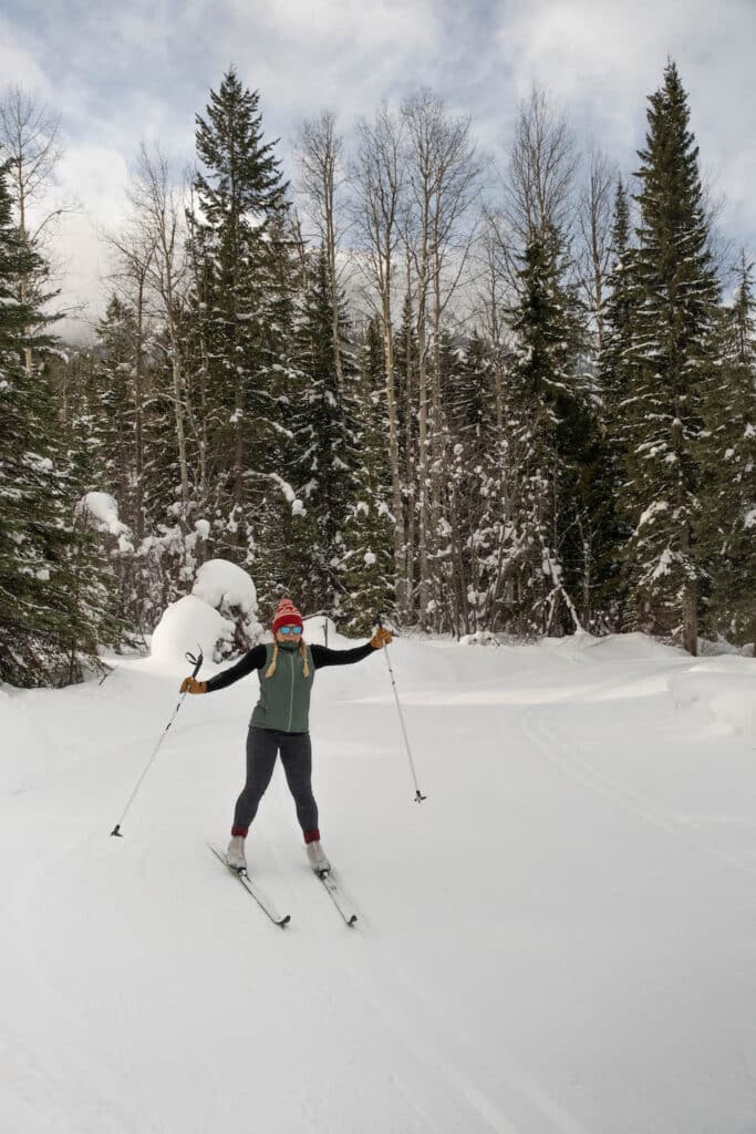 11 BEST Things to do in Golden, BC in Winter (2023)