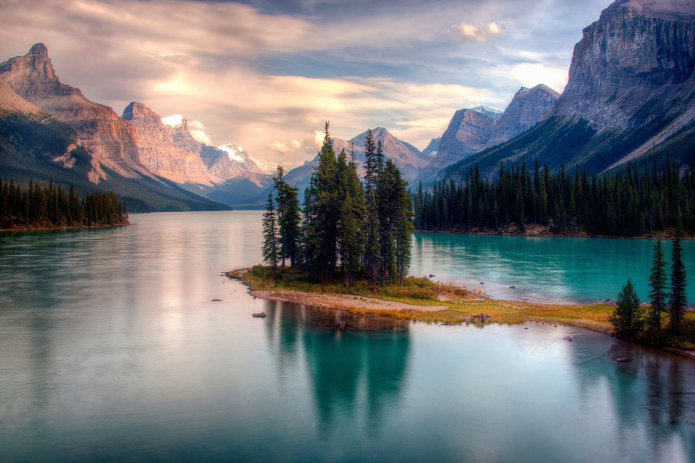 Maligne Lake - Spirit Island 