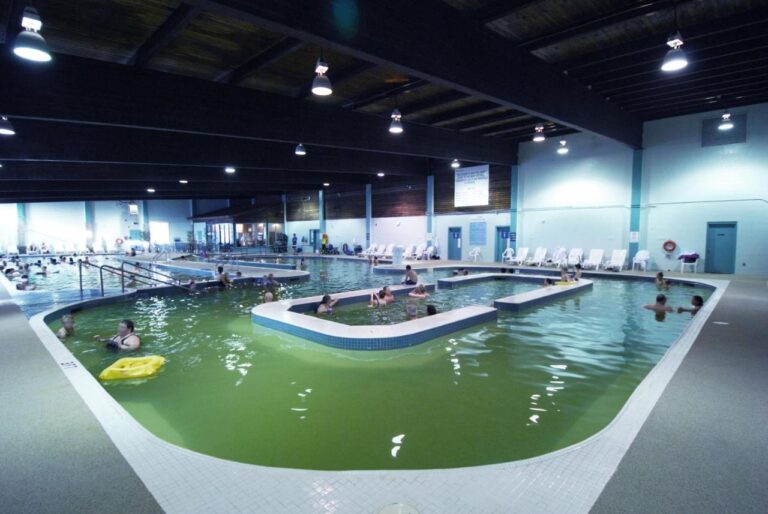 10 AMAZING Alberta Hot Springs to Soak In (2024)